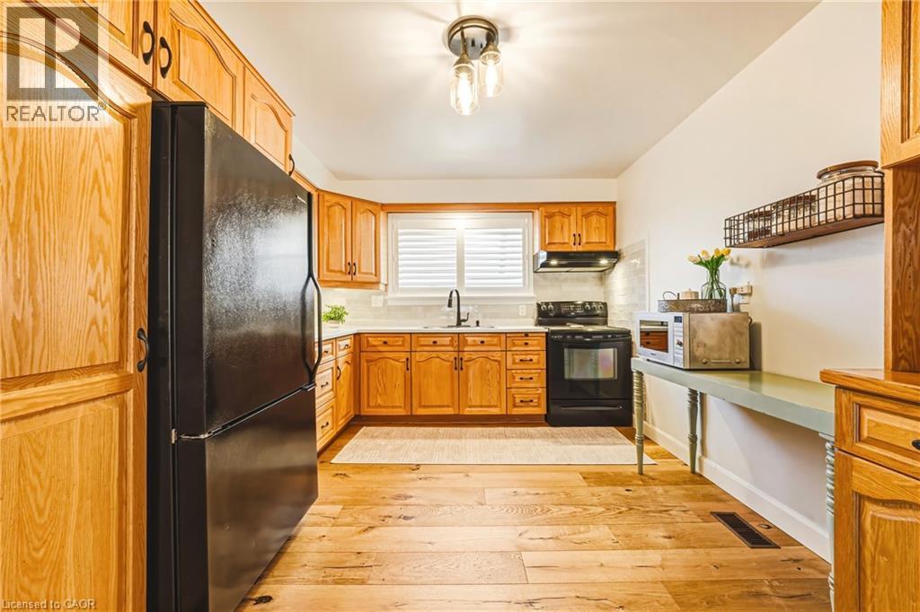 












103 EMPRESS Avenue

,
Hamilton,




Ontario
L9A1M5

