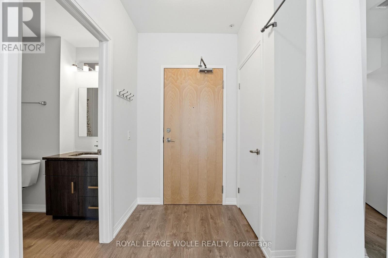 












16 - 104 GARMENT STREET

,
Waterloo,




Ontario
N2G0C8

