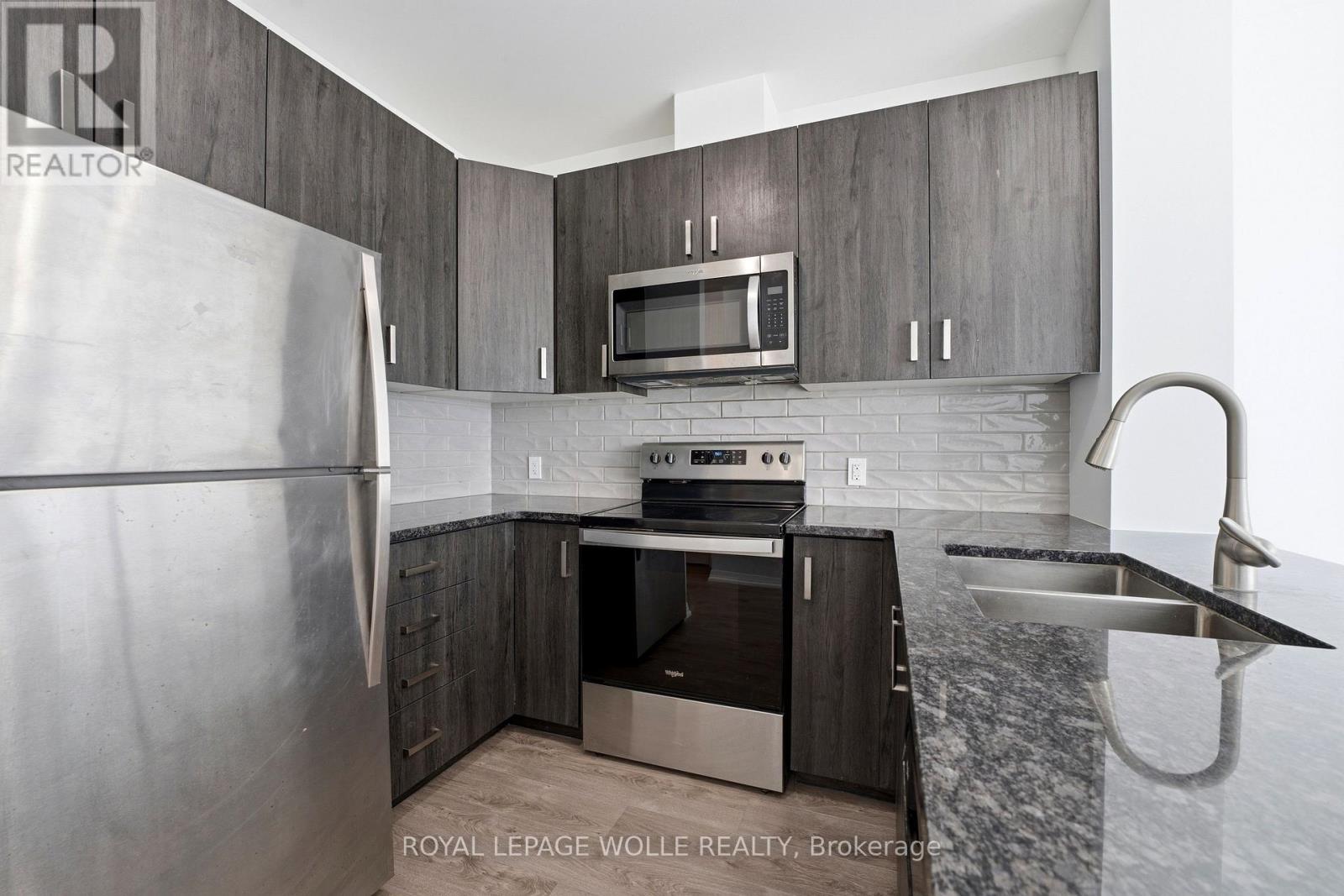 












16 - 104 GARMENT STREET

,
Waterloo,




Ontario
N2G0C8

