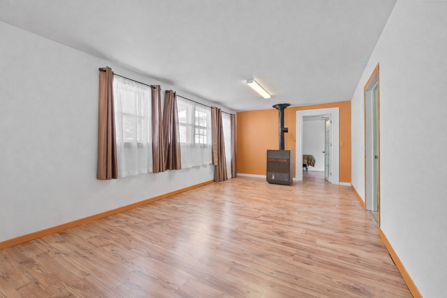 









1102


Ch. de Ste-Lucie

,
Sainte-Lucie-des-Laurentides,




QC
J0T2J0

