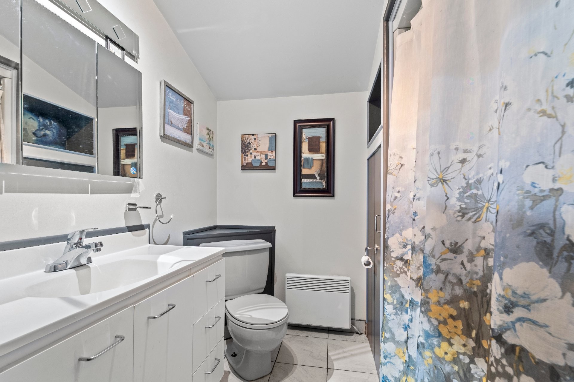 









1102


Ch. de Ste-Lucie

,
Sainte-Lucie-des-Laurentides,




QC
J0T2J0

