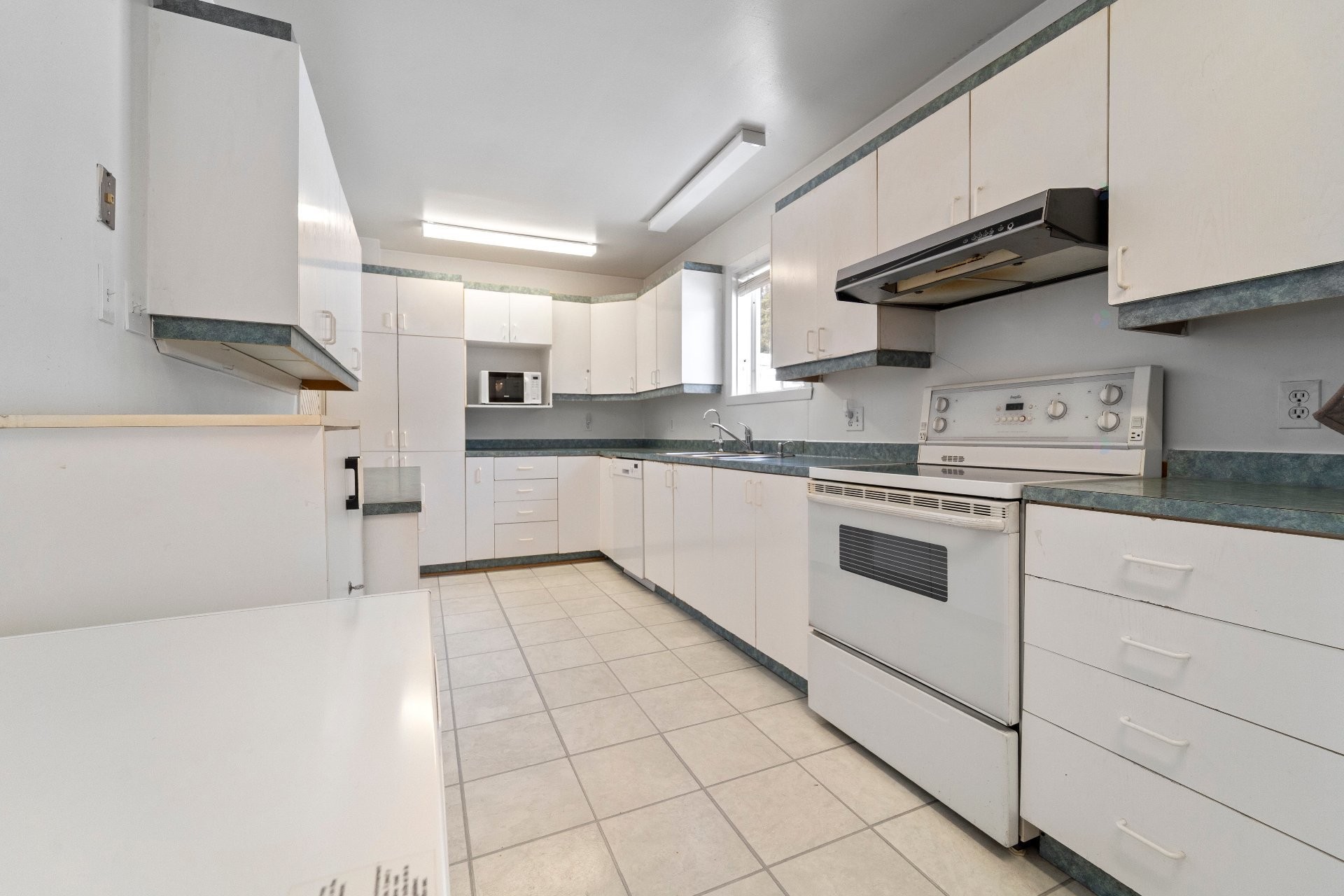 









1102


Ch. de Ste-Lucie

,
Sainte-Lucie-des-Laurentides,




QC
J0T2J0

