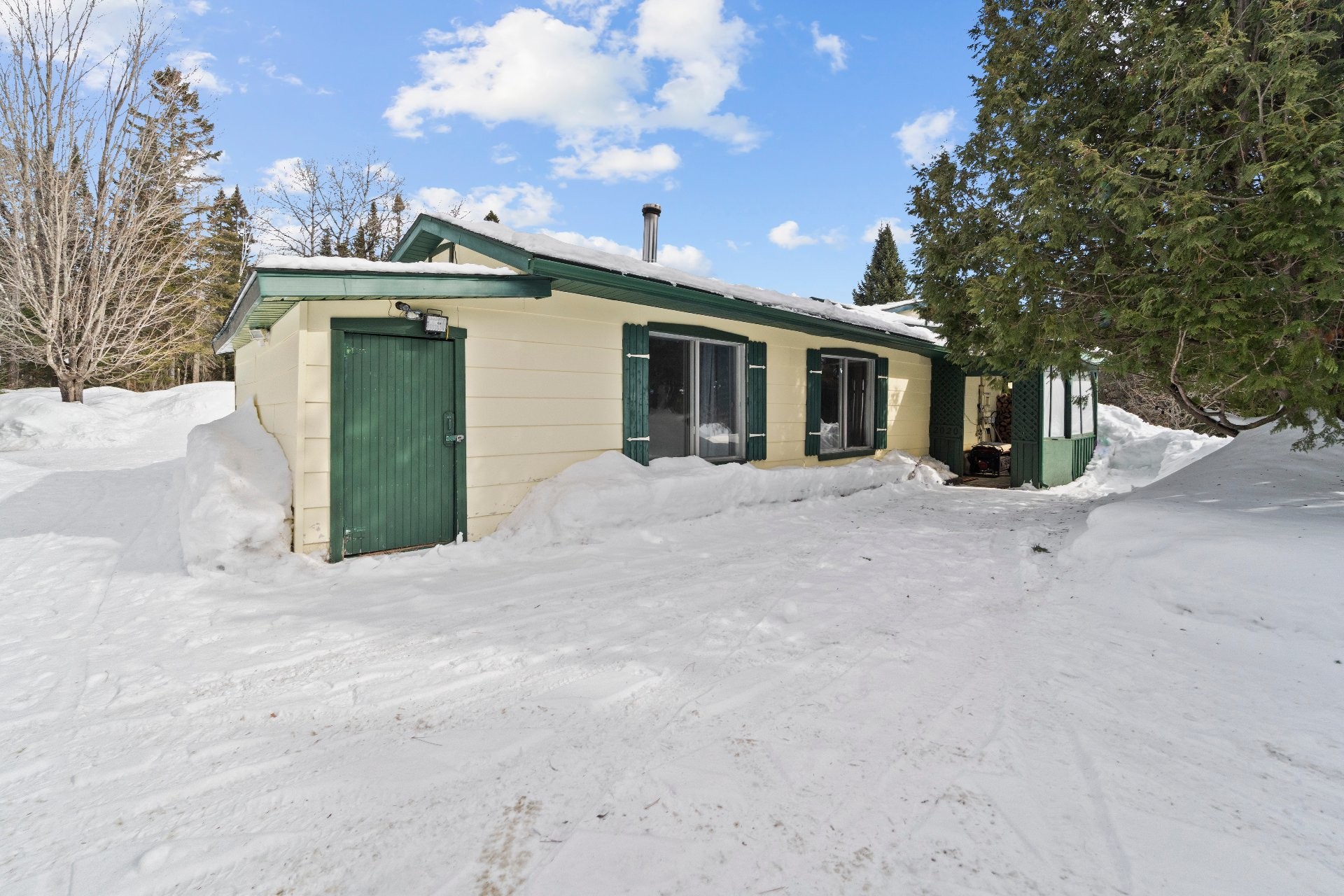 









1102


Ch. de Ste-Lucie

,
Sainte-Lucie-des-Laurentides,




QC
J0T2J0

