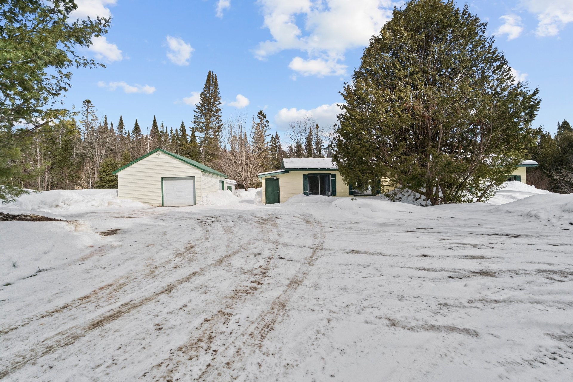 









1102


Ch. de Ste-Lucie

,
Sainte-Lucie-des-Laurentides,




QC
J0T2J0

