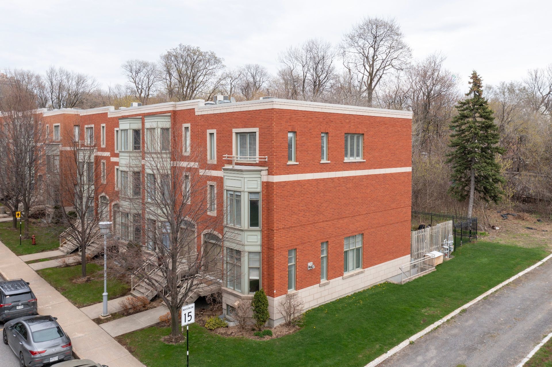 









4363


Boul. Décarie

,
Montréal (Côte-des-Neiges/Notre-Dame-de-Grâce),




QC
H4A3K4

