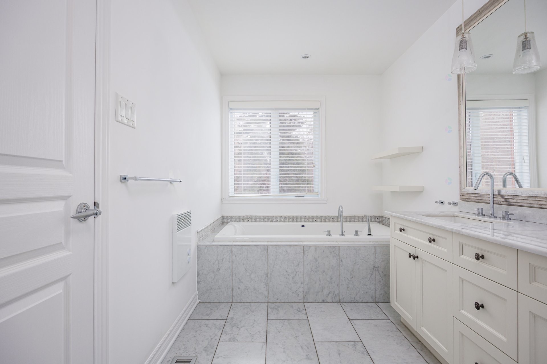 









4363


Boul. Décarie

,
Montréal (Côte-des-Neiges/Notre-Dame-de-Grâce),




QC
H4A3K4

