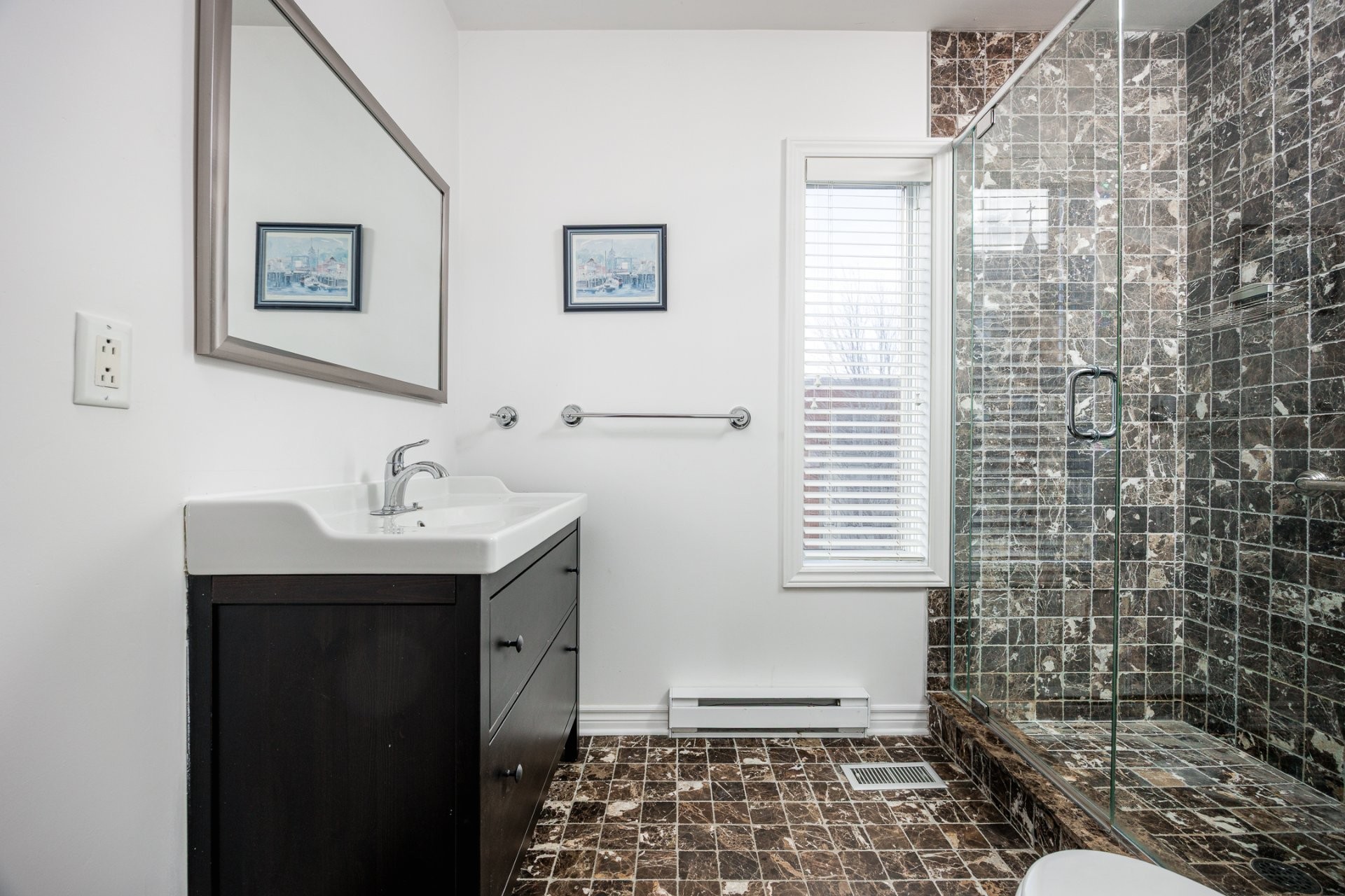 









4363


Boul. Décarie

,
Montréal (Côte-des-Neiges/Notre-Dame-de-Grâce),




QC
H4A3K4

