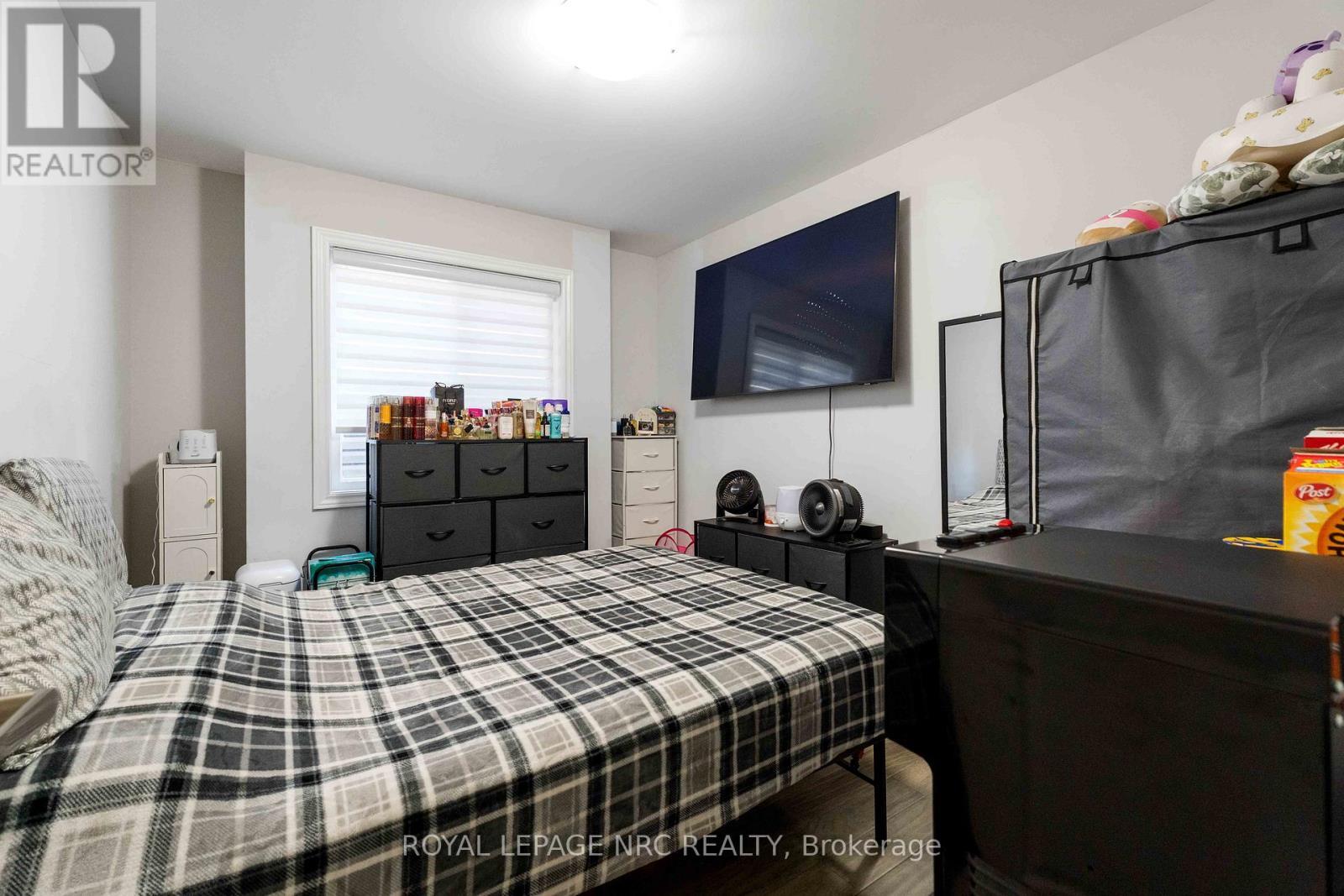 












233 LOUISE STREET

,
Welland (Lincoln/Crowland),




Ontario
L3B1S9

