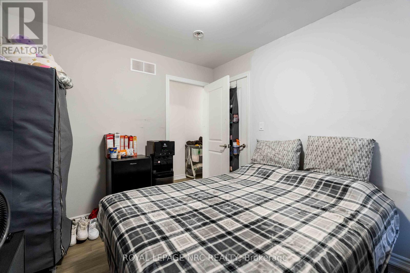 












233 LOUISE STREET

,
Welland (Lincoln/Crowland),




Ontario
L3B1S9

