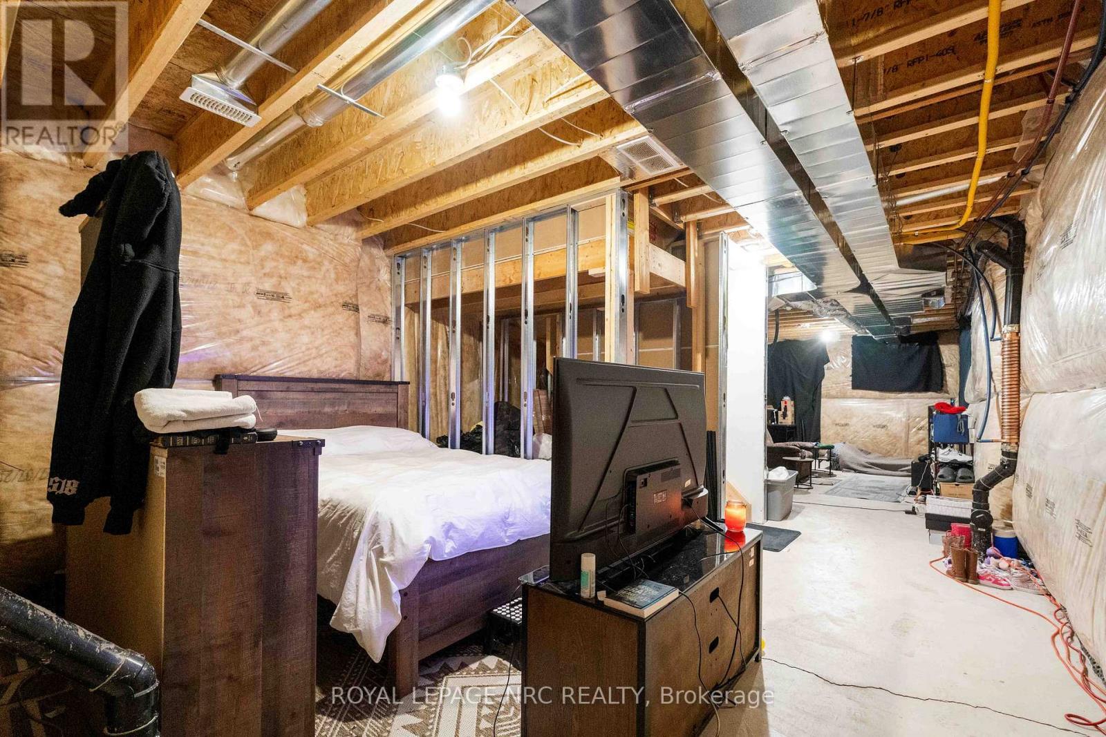 












233 LOUISE STREET

,
Welland (Lincoln/Crowland),




Ontario
L3B1S9

