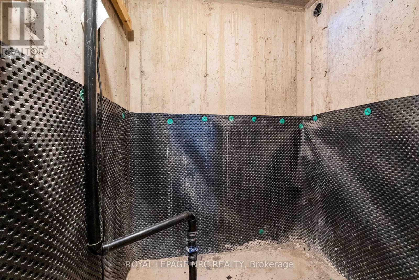 












233 LOUISE STREET

,
Welland (Lincoln/Crowland),




Ontario
L3B1S9

