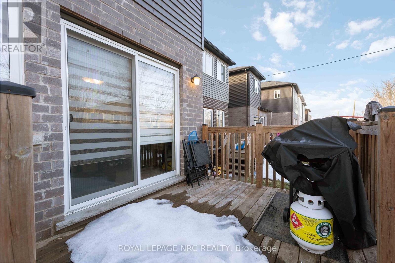 












233 LOUISE STREET

,
Welland (Lincoln/Crowland),




Ontario
L3B1S9

