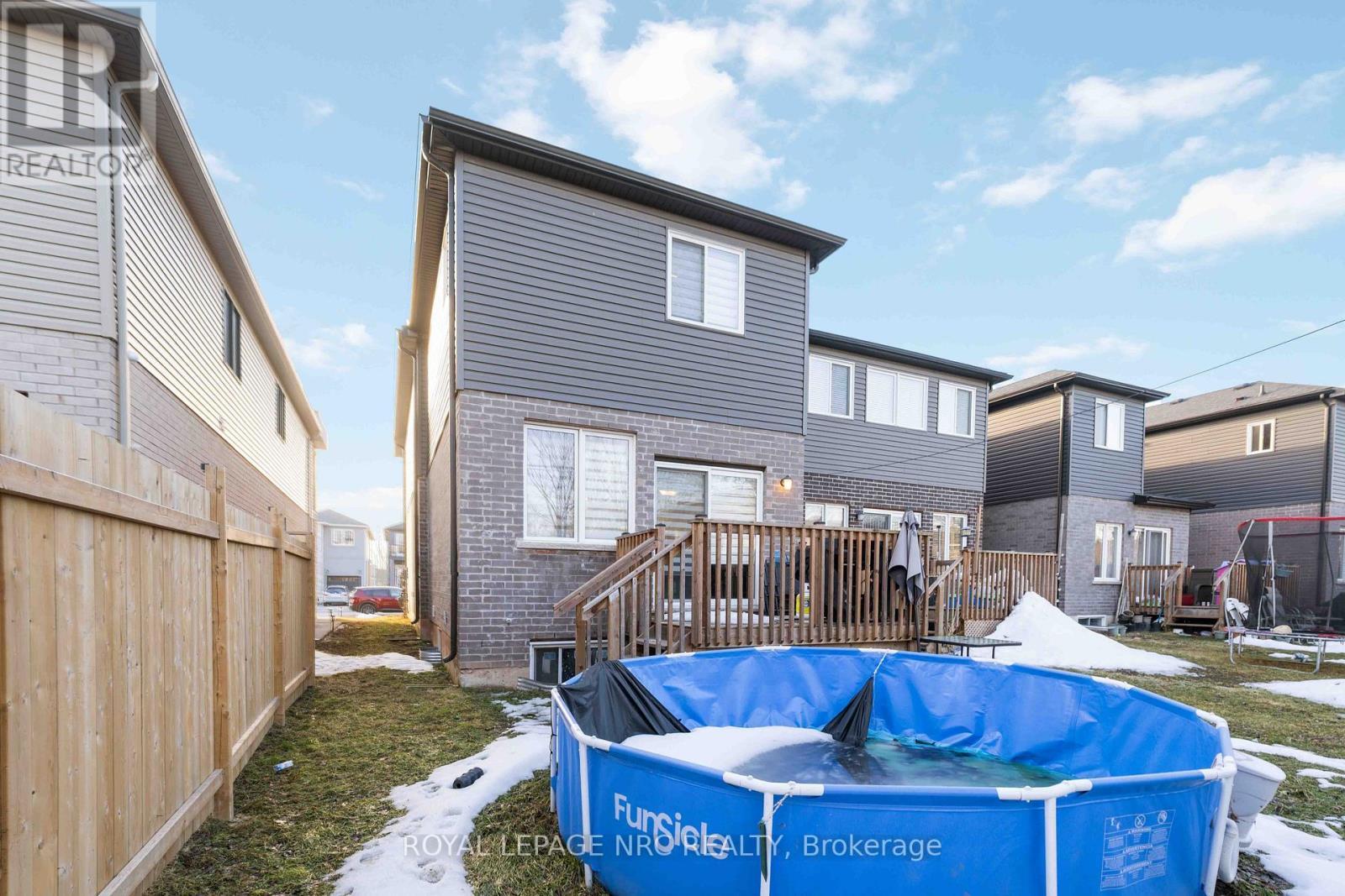 












233 LOUISE STREET

,
Welland (Lincoln/Crowland),




Ontario
L3B1S9

