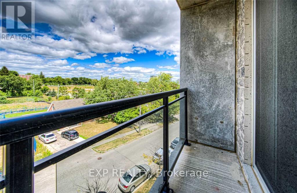 












F301 - 275 LARCH STREET

,
Waterloo,




Ontario
N2J3R2

