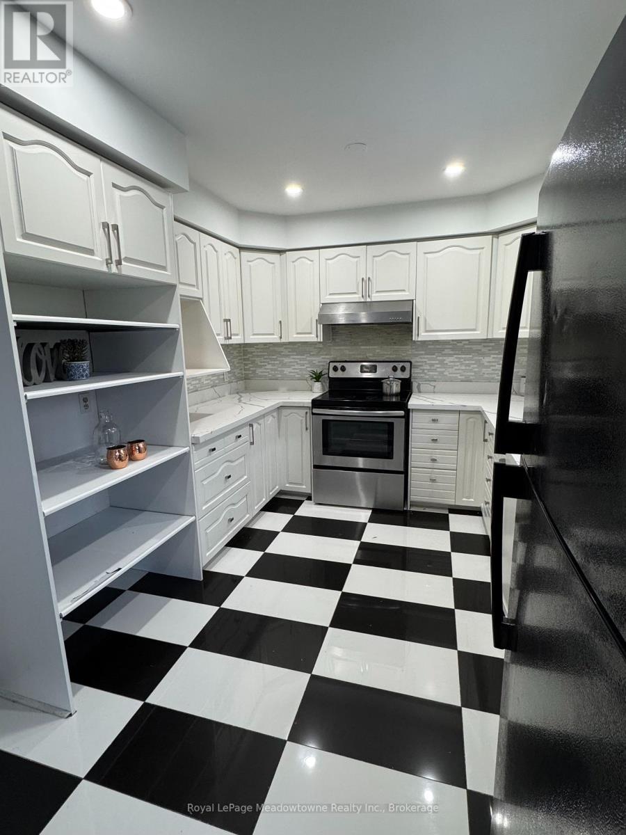 












13 THOMPSON DRIVE

,
Norfolk (Port Dover),




Ontario
N0A1N4

