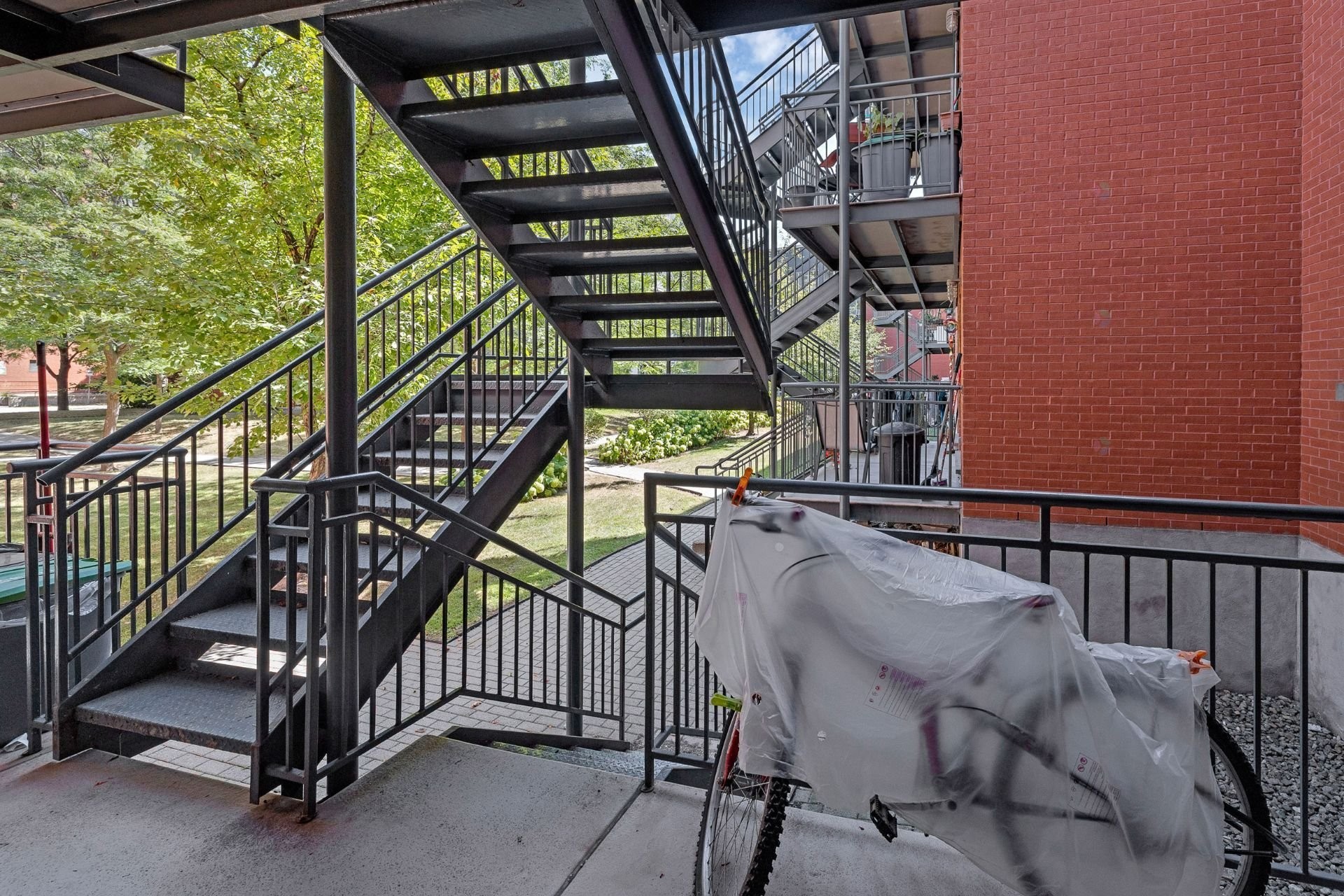 









3911


Boul. Cavendish

, 2,
Montréal (Côte-des-Neiges/Notre-Dame-de-Grâce),




QC
H4B2N4

