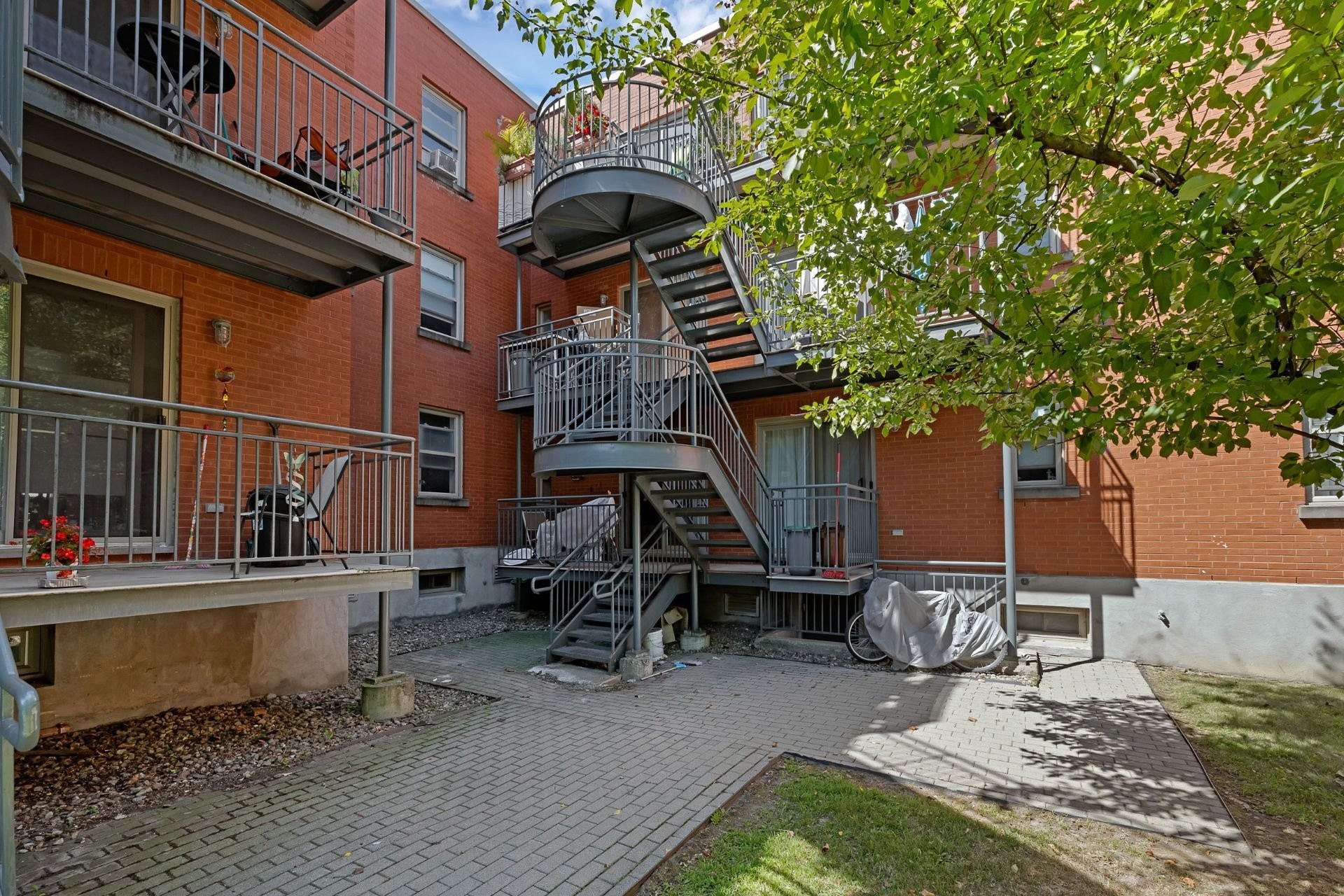 









3911


Boul. Cavendish

, 2,
Montréal (Côte-des-Neiges/Notre-Dame-de-Grâce),




QC
H4B2N4

