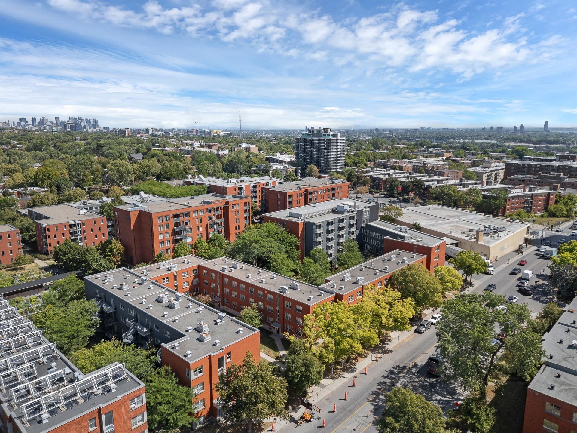 









3911


Boul. Cavendish

, 2,
Montréal (Côte-des-Neiges/Notre-Dame-de-Grâce),




QC
H4B2N4

