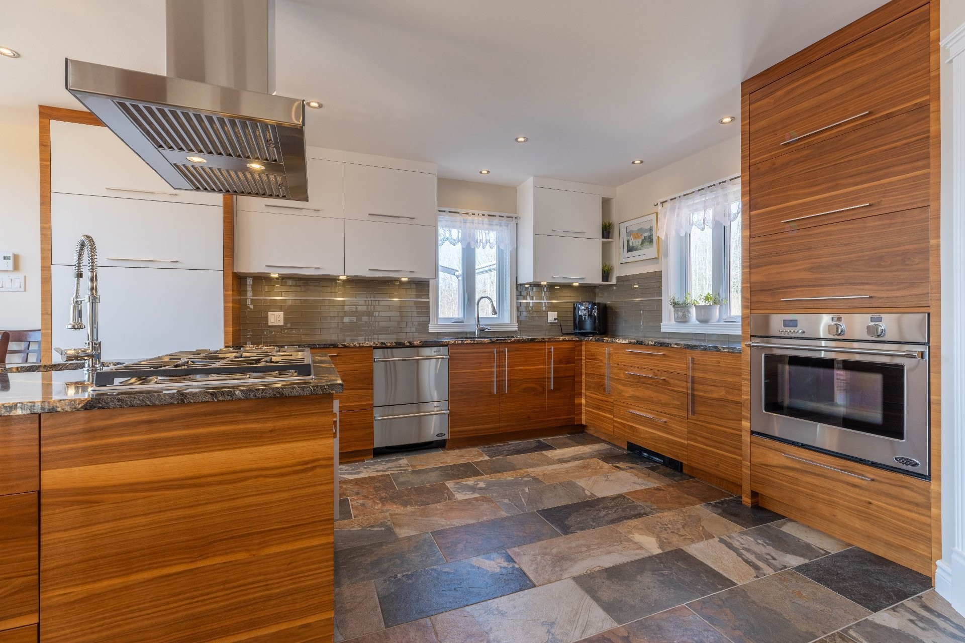 









521


Rue Vic

,
Saint-Michel-des-Saints,




QC
J0K3B0

