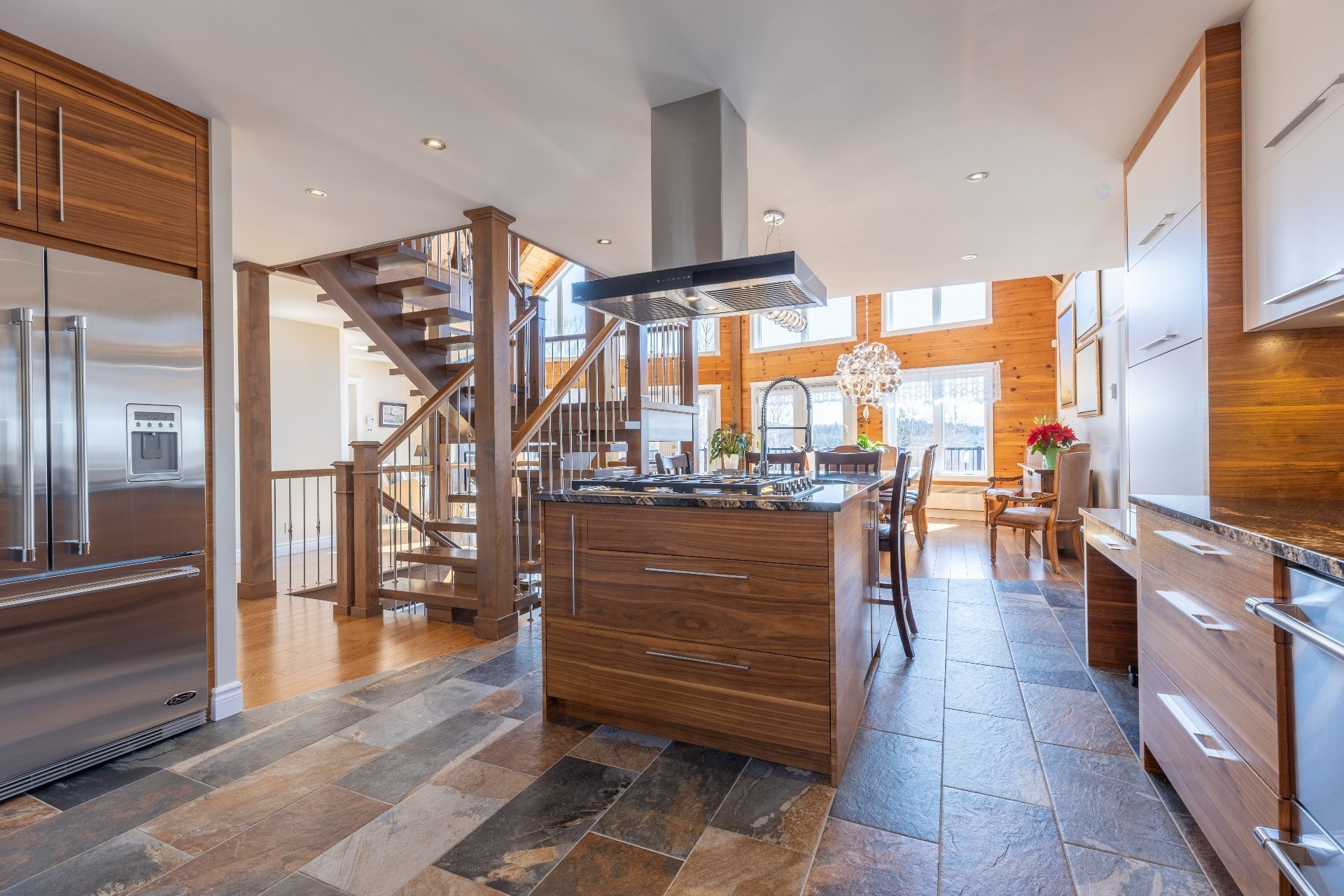 









521


Rue Vic

,
Saint-Michel-des-Saints,




QC
J0K3B0

