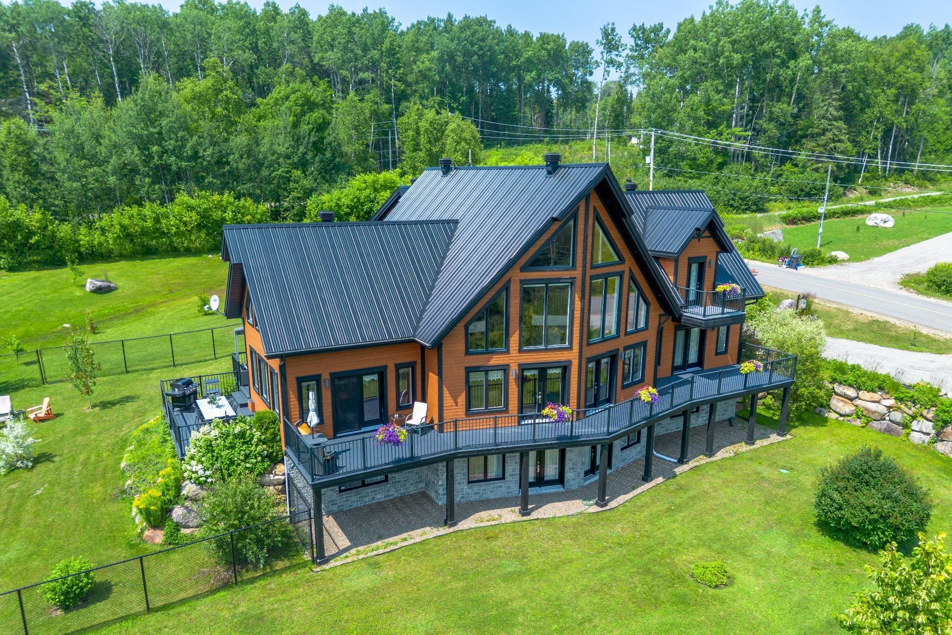 









521


Rue Vic

,
Saint-Michel-des-Saints,




QC
J0K3B0


