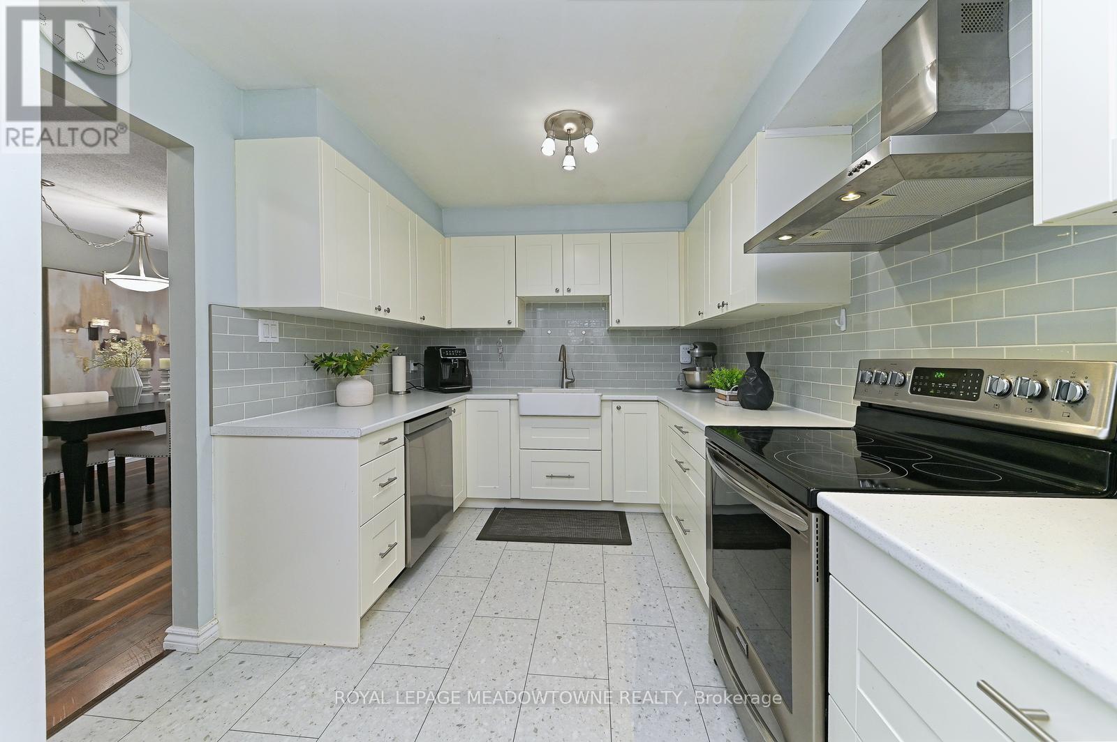 












74 - 80 LYNDEN CIRCLE

,
Halton Hills,




Ontario
L7G4Y8

