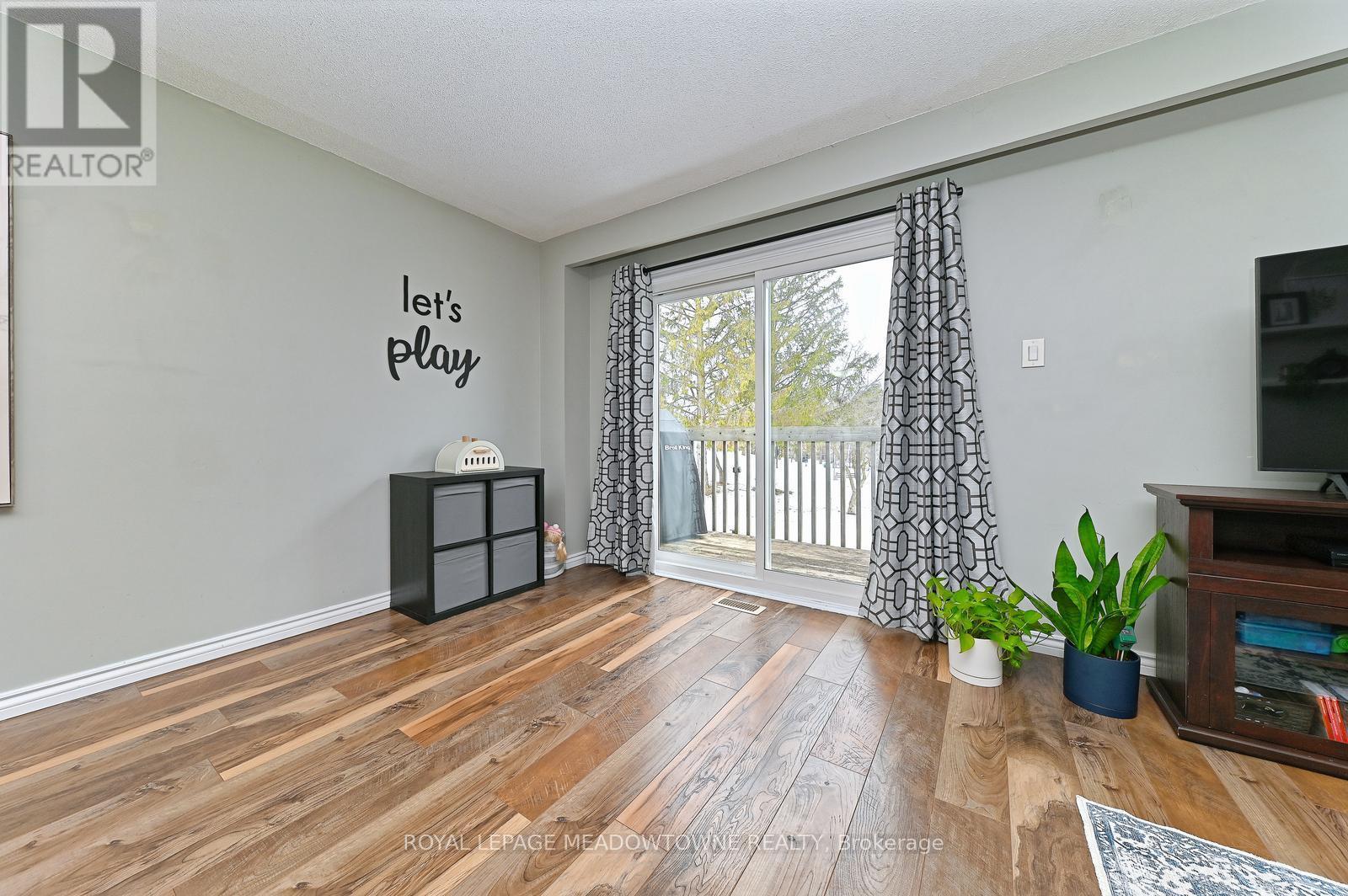 












74 - 80 LYNDEN CIRCLE

,
Halton Hills,




Ontario
L7G4Y8

