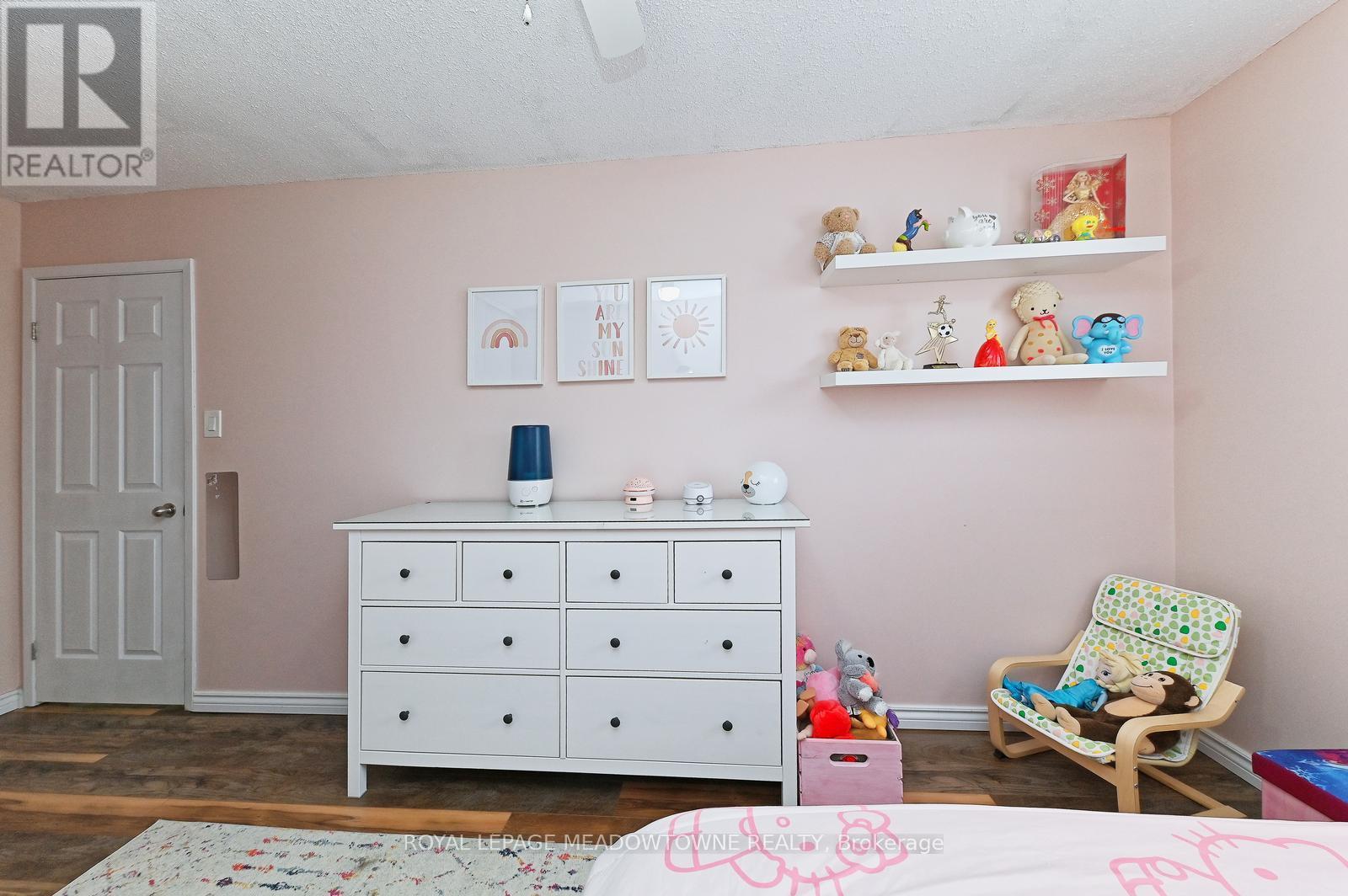 












74 - 80 LYNDEN CIRCLE

,
Halton Hills,




Ontario
L7G4Y8

