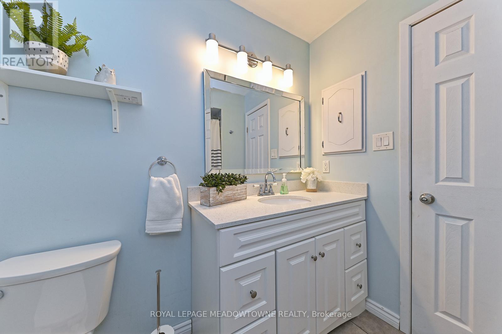 












74 - 80 LYNDEN CIRCLE

,
Halton Hills,




Ontario
L7G4Y8

