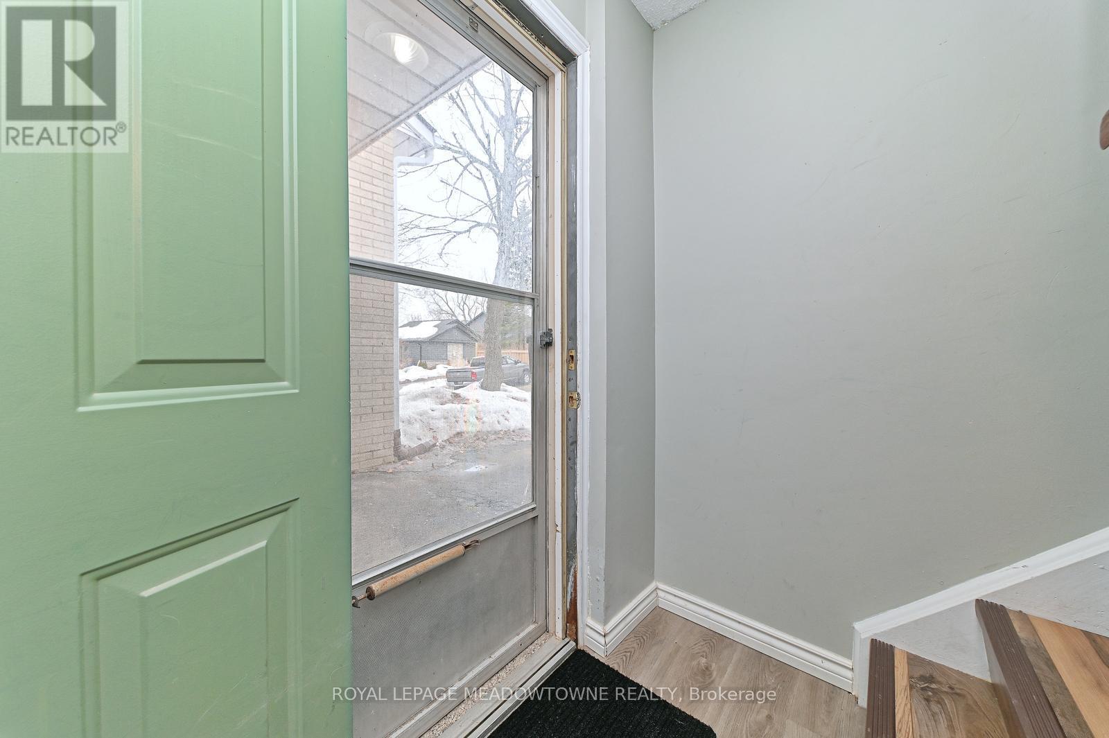 












74 - 80 LYNDEN CIRCLE

,
Halton Hills,




Ontario
L7G4Y8

