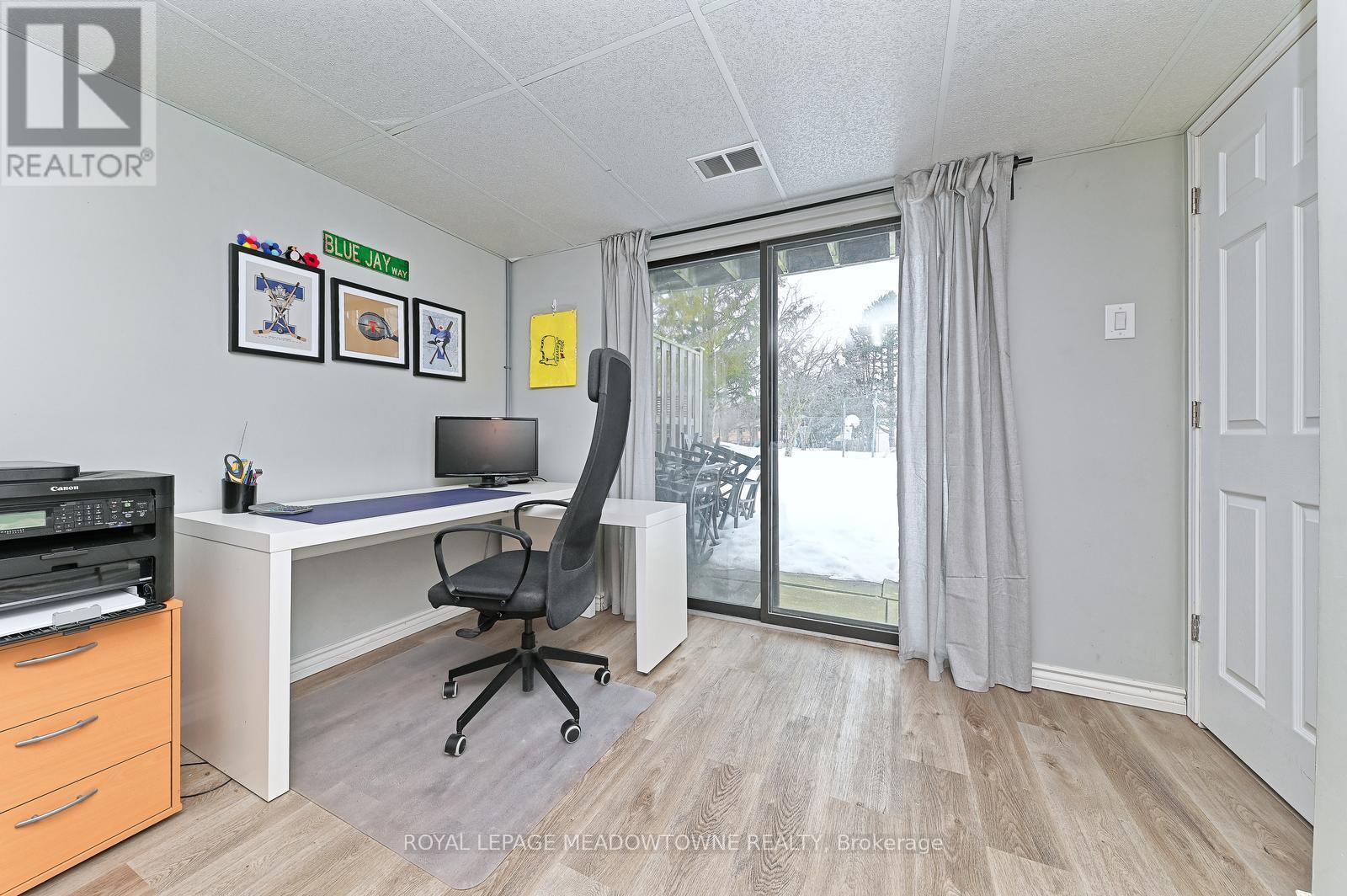 












74 - 80 LYNDEN CIRCLE

,
Halton Hills,




Ontario
L7G4Y8

