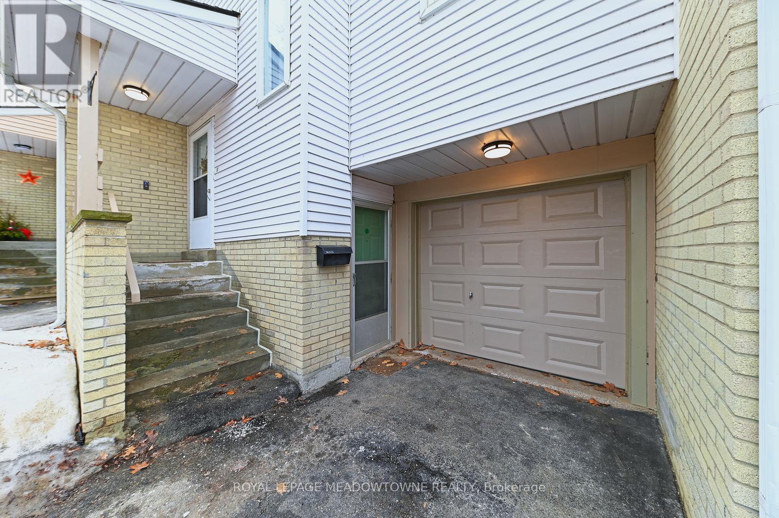 












74 - 80 LYNDEN CIRCLE

,
Halton Hills,




Ontario
L7G4Y8

