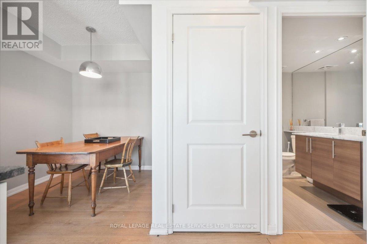 












1502 - 125 WESTERN BATTERY ROAD

,
Toronto,




Ontario
M6K3R8

