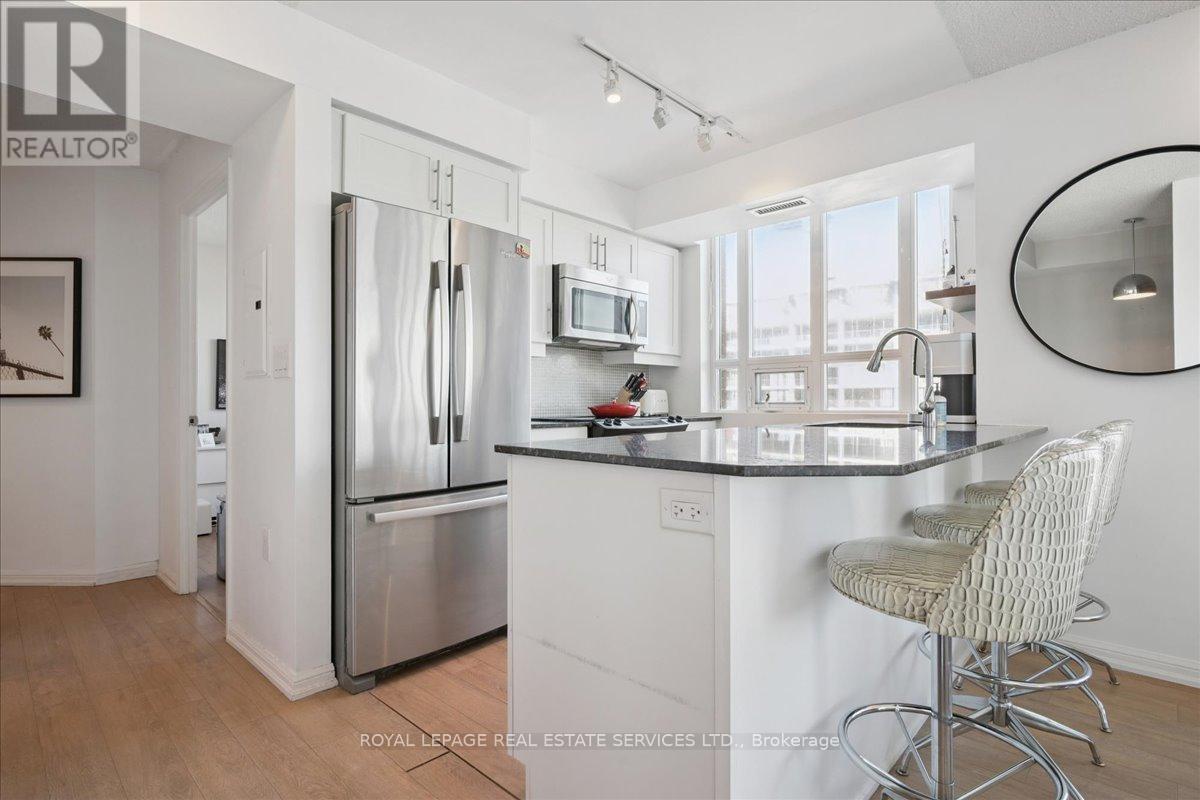 












1502 - 125 WESTERN BATTERY ROAD

,
Toronto,




Ontario
M6K3R8

