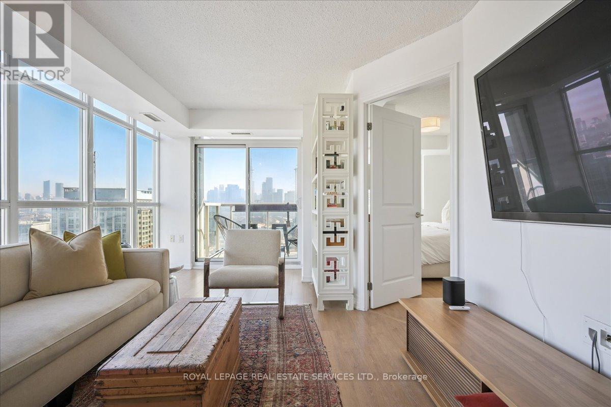 












1502 - 125 WESTERN BATTERY ROAD

,
Toronto,




Ontario
M6K3R8

