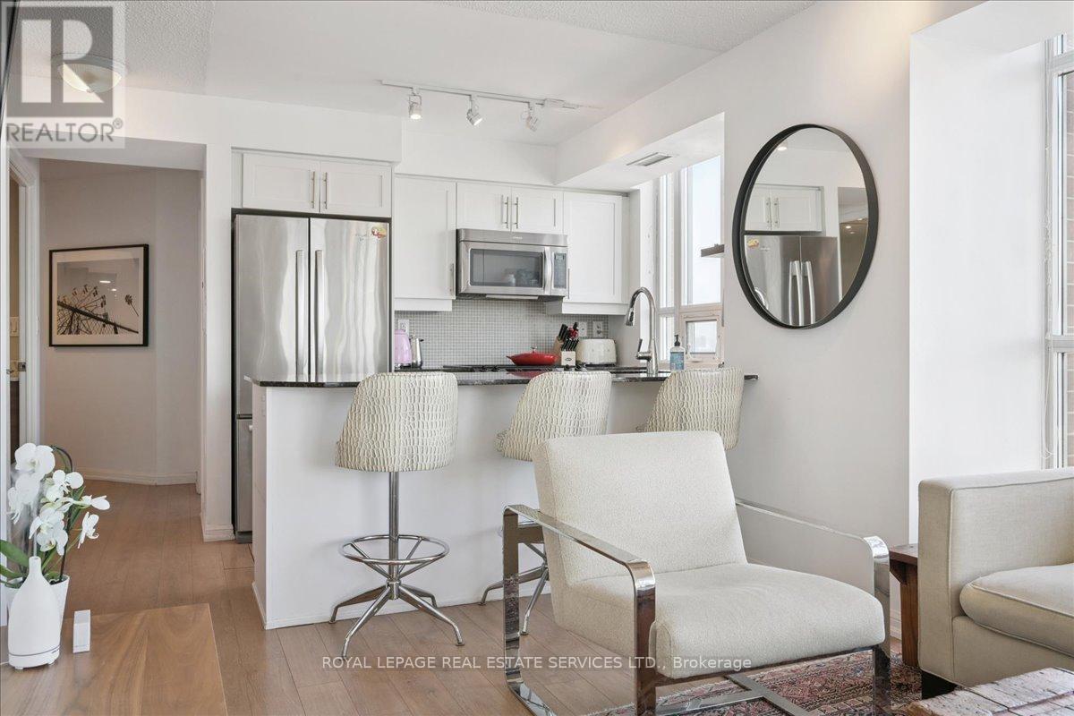 












1502 - 125 WESTERN BATTERY ROAD

,
Toronto,




Ontario
M6K3R8

