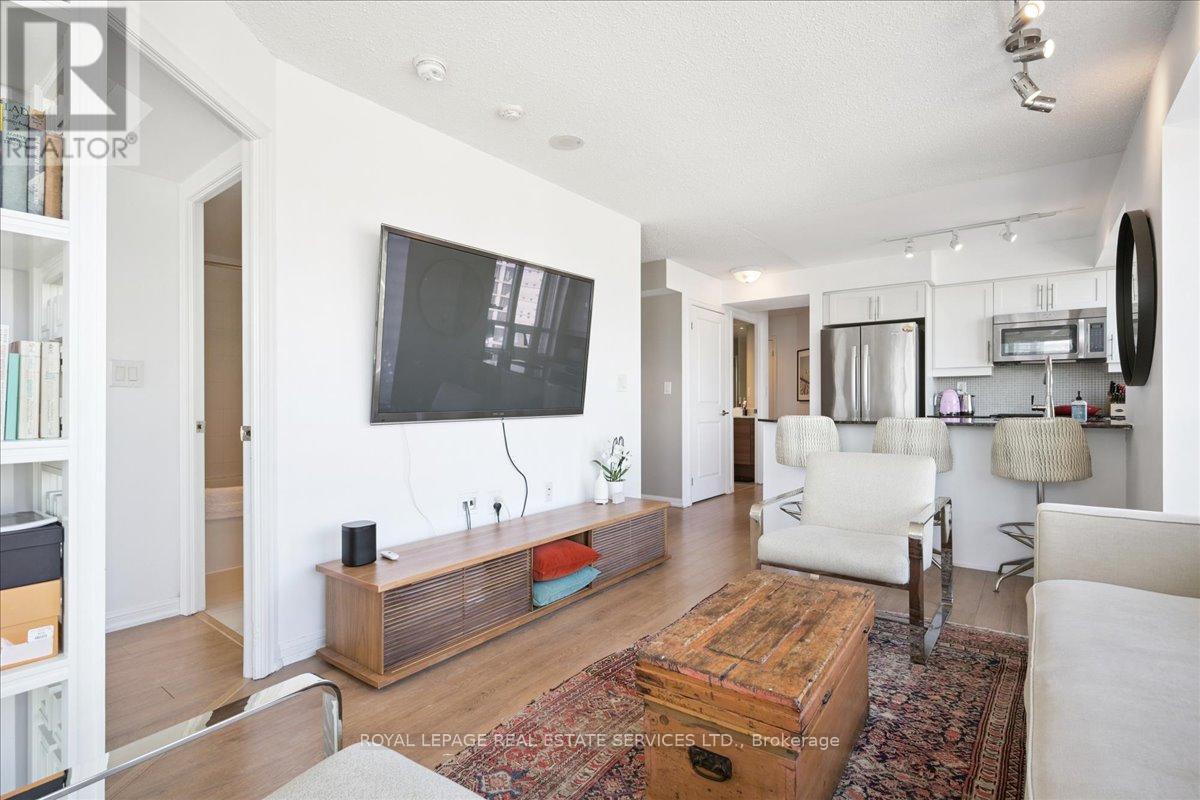 












1502 - 125 WESTERN BATTERY ROAD

,
Toronto,




Ontario
M6K3R8

