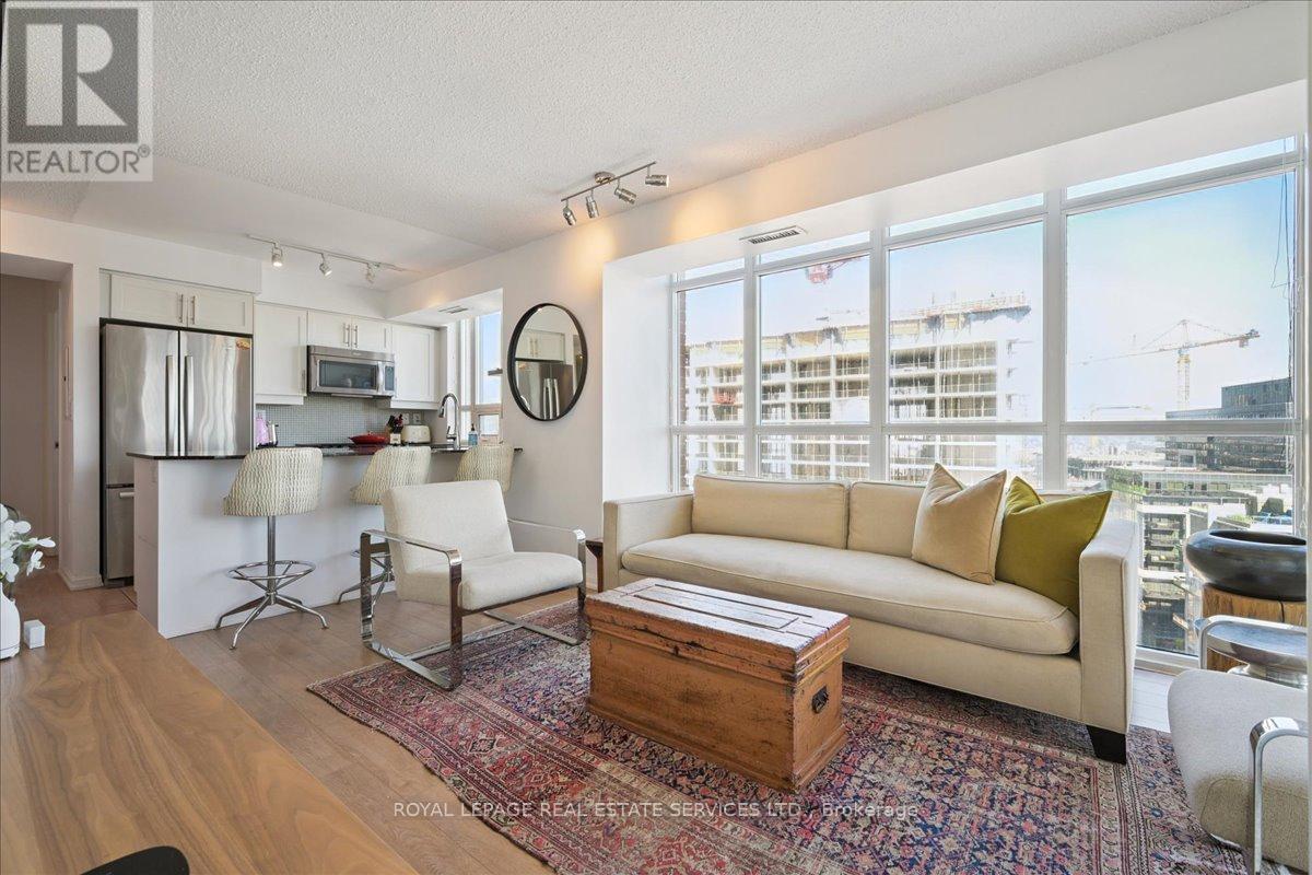 












1502 - 125 WESTERN BATTERY ROAD

,
Toronto,




Ontario
M6K3R8

