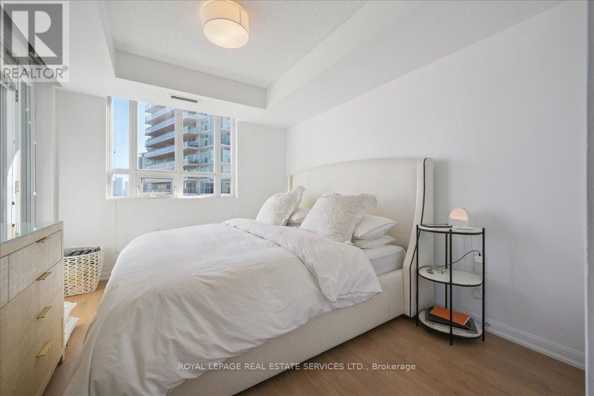 












1502 - 125 WESTERN BATTERY ROAD

,
Toronto,




Ontario
M6K3R8

