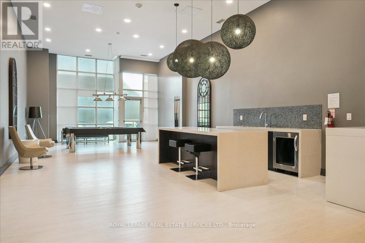 












1502 - 125 WESTERN BATTERY ROAD

,
Toronto,




Ontario
M6K3R8

