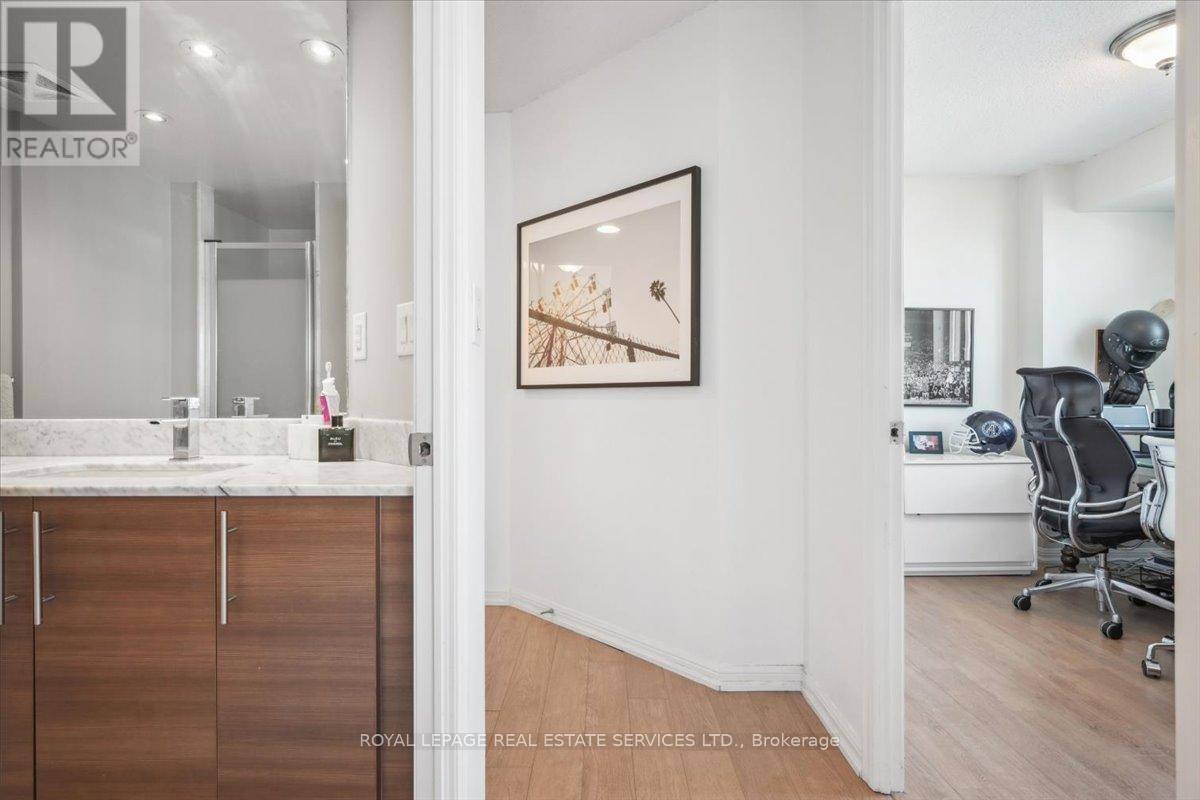 












1502 - 125 WESTERN BATTERY ROAD

,
Toronto,




Ontario
M6K3R8

