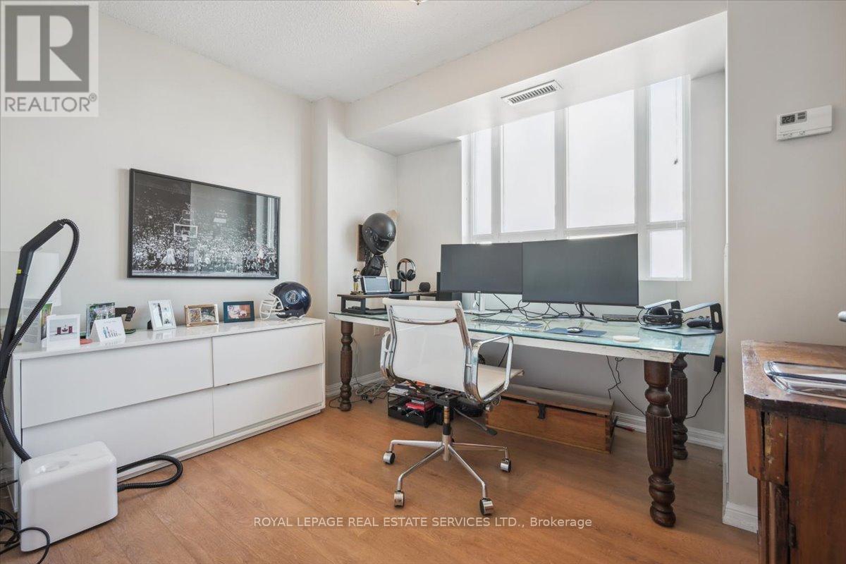 












1502 - 125 WESTERN BATTERY ROAD

,
Toronto,




Ontario
M6K3R8

