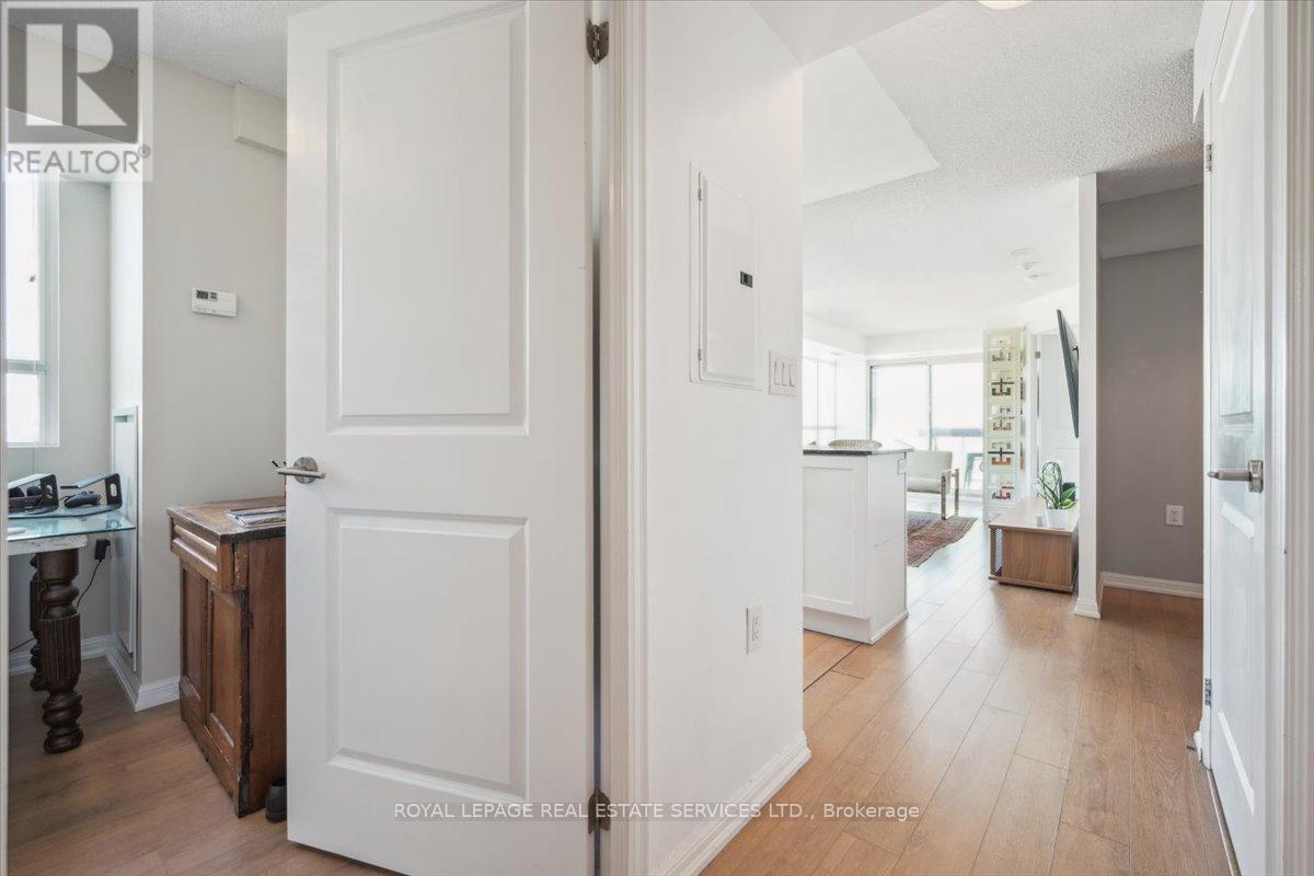 












1502 - 125 WESTERN BATTERY ROAD

,
Toronto,




Ontario
M6K3R8

