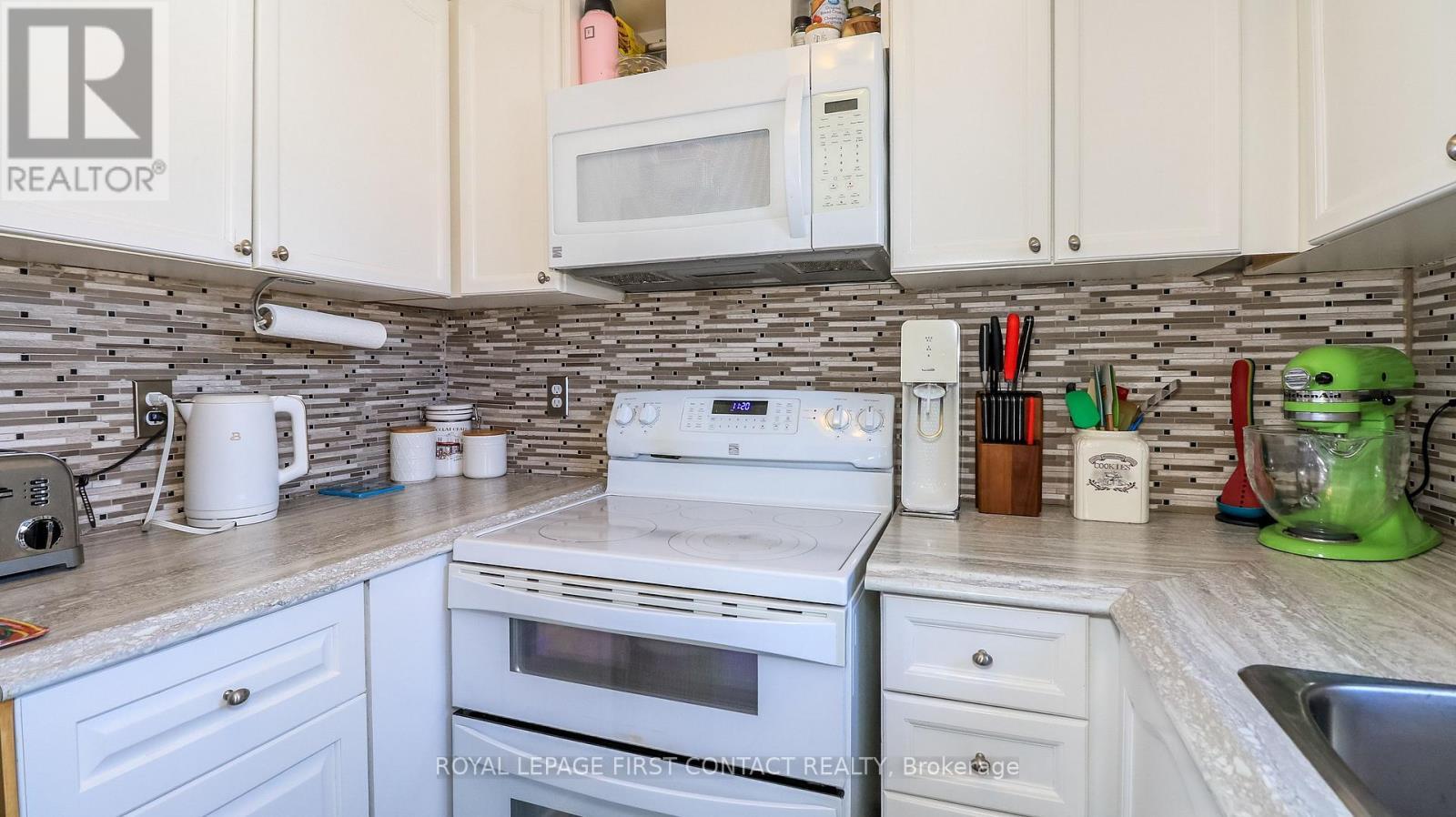 












34 RIDWELL STREET

,
Barrie,




Ontario
L4N0W7

