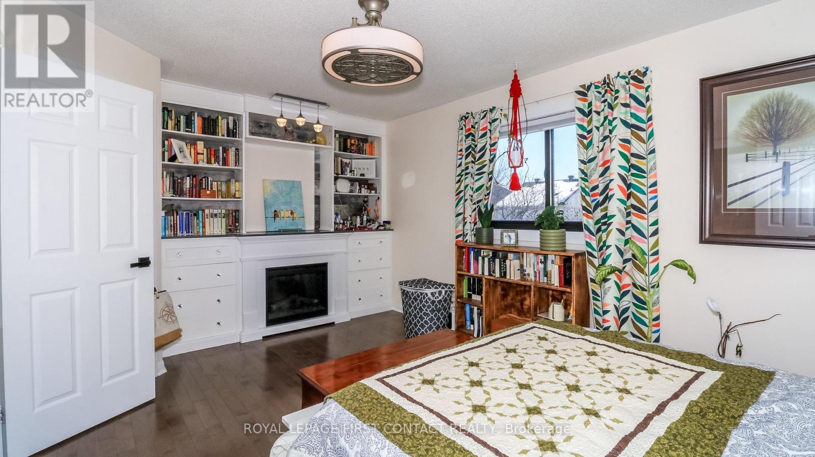 












34 RIDWELL STREET

,
Barrie,




Ontario
L4N0W7

