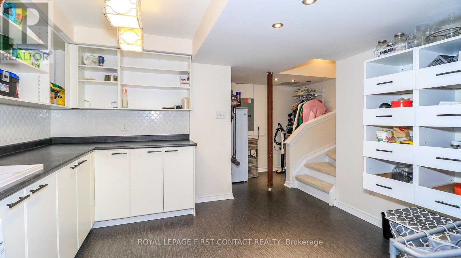 












34 RIDWELL STREET

,
Barrie,




Ontario
L4N0W7

