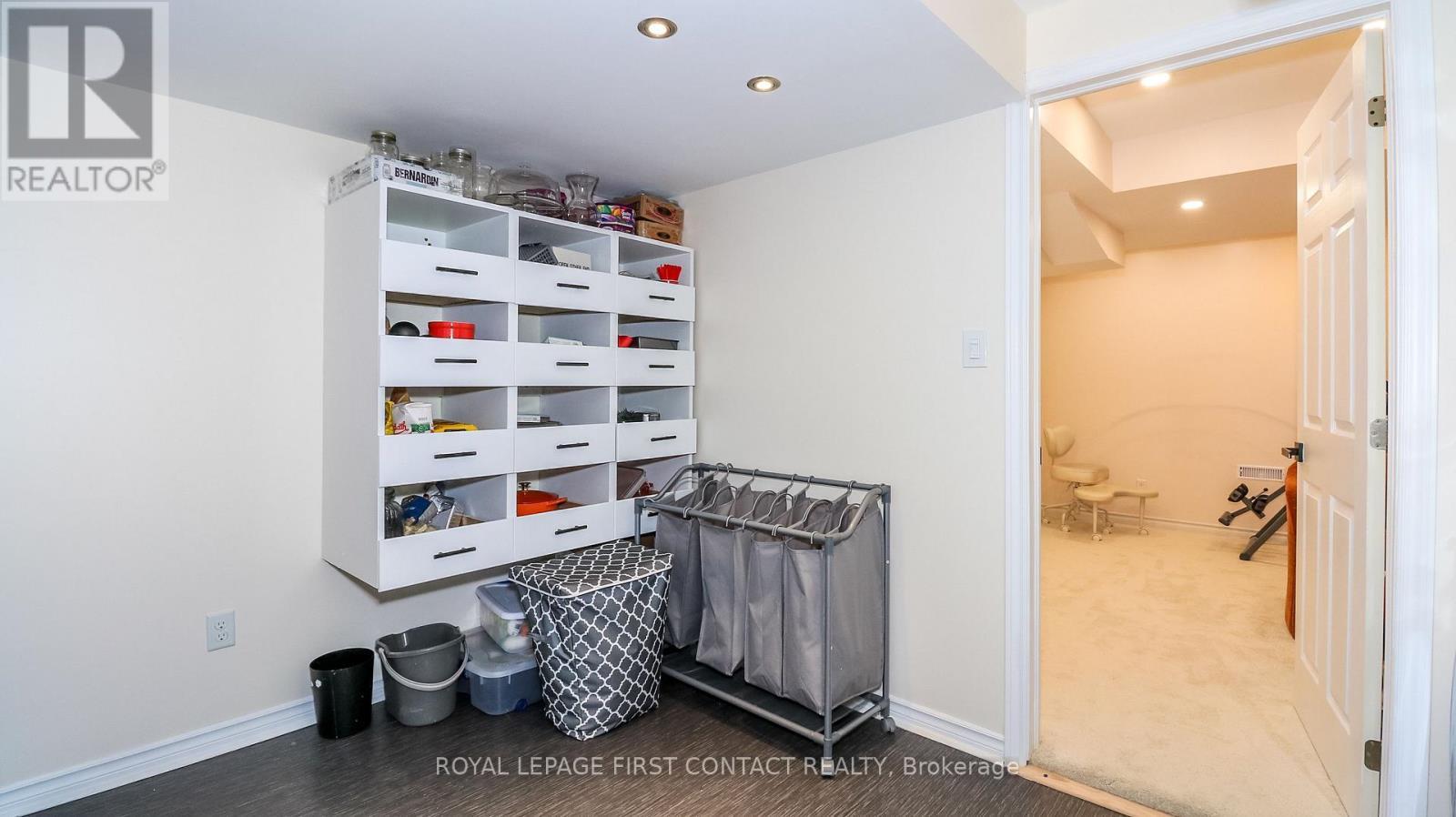 












34 RIDWELL STREET

,
Barrie,




Ontario
L4N0W7

