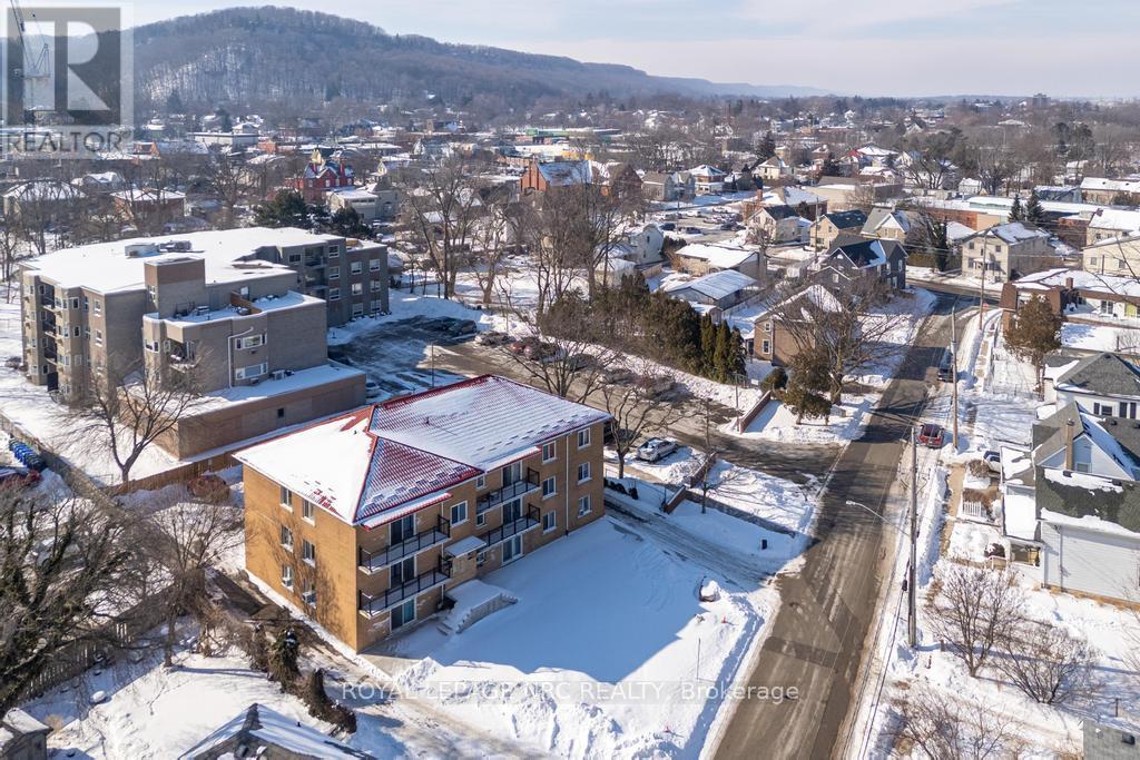 












UNIT 202 - 14 JOHN STREET

,
Grimsby,




Ontario
L3M1X5

