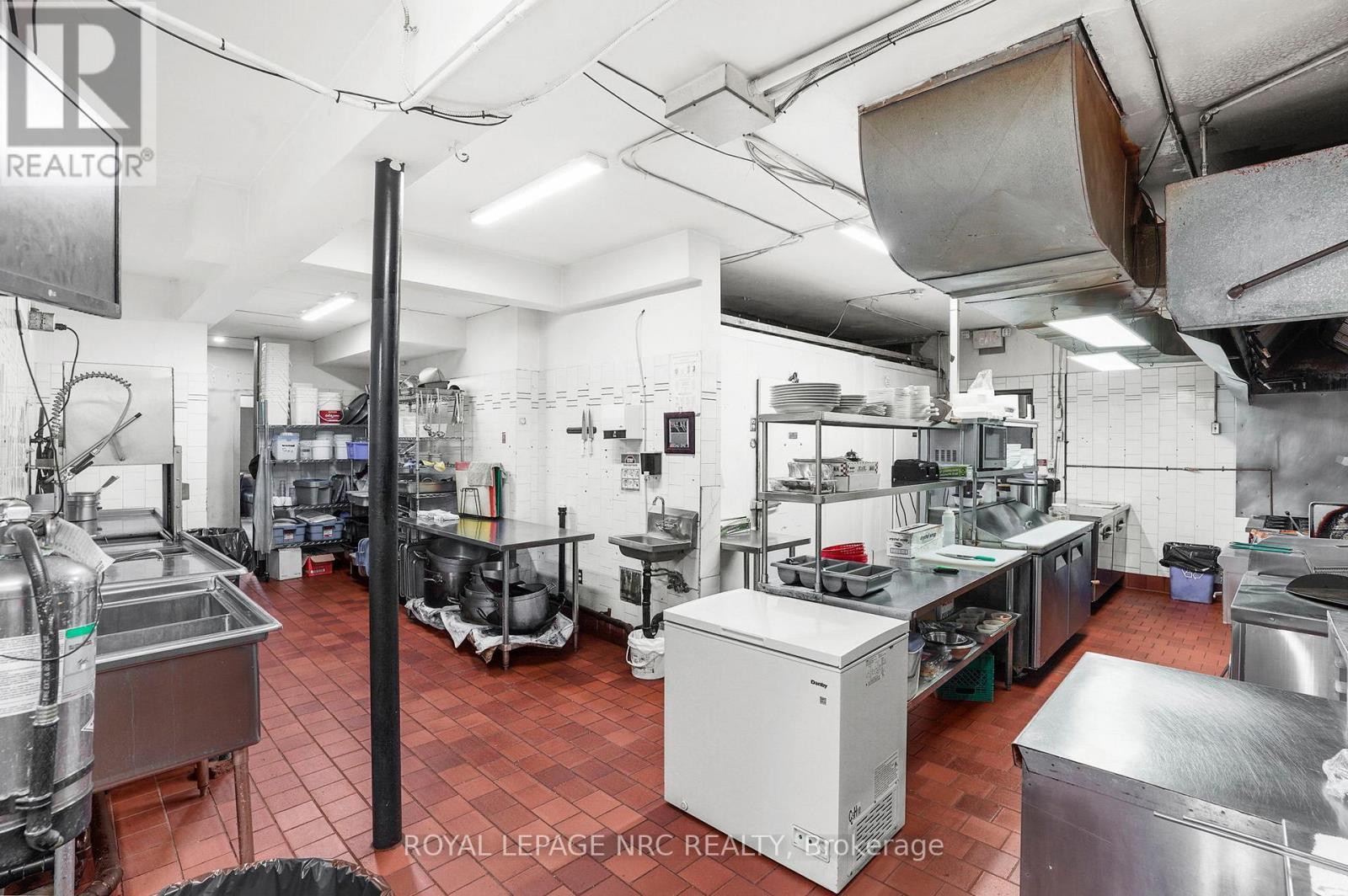 












312 LAKE STREET

,
St. Catharines (Lakeport),




Ontario
L2N4H4

