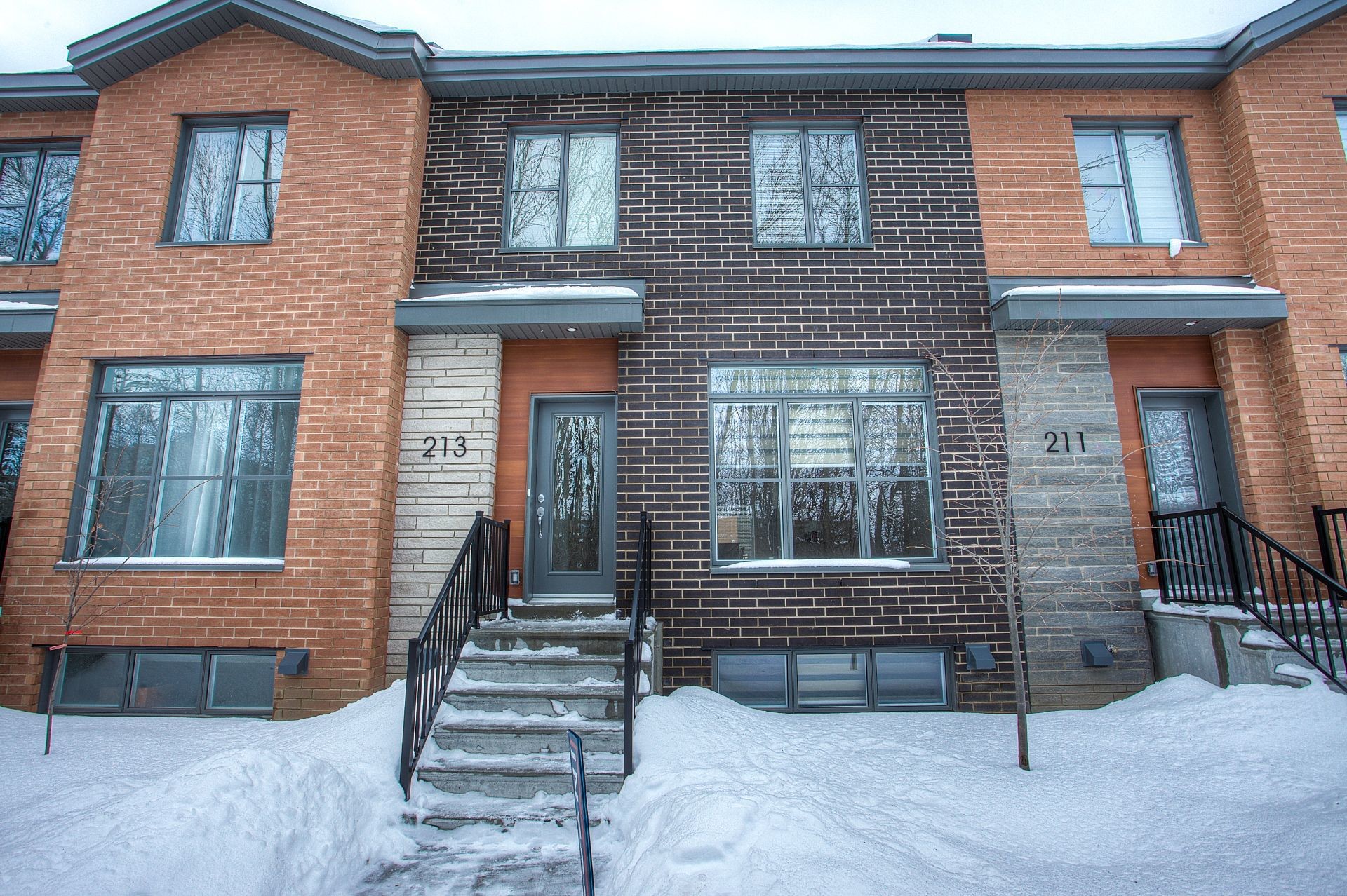 









213


Av. Mason

,
Pointe-Claire,




QC
H9R0E6

